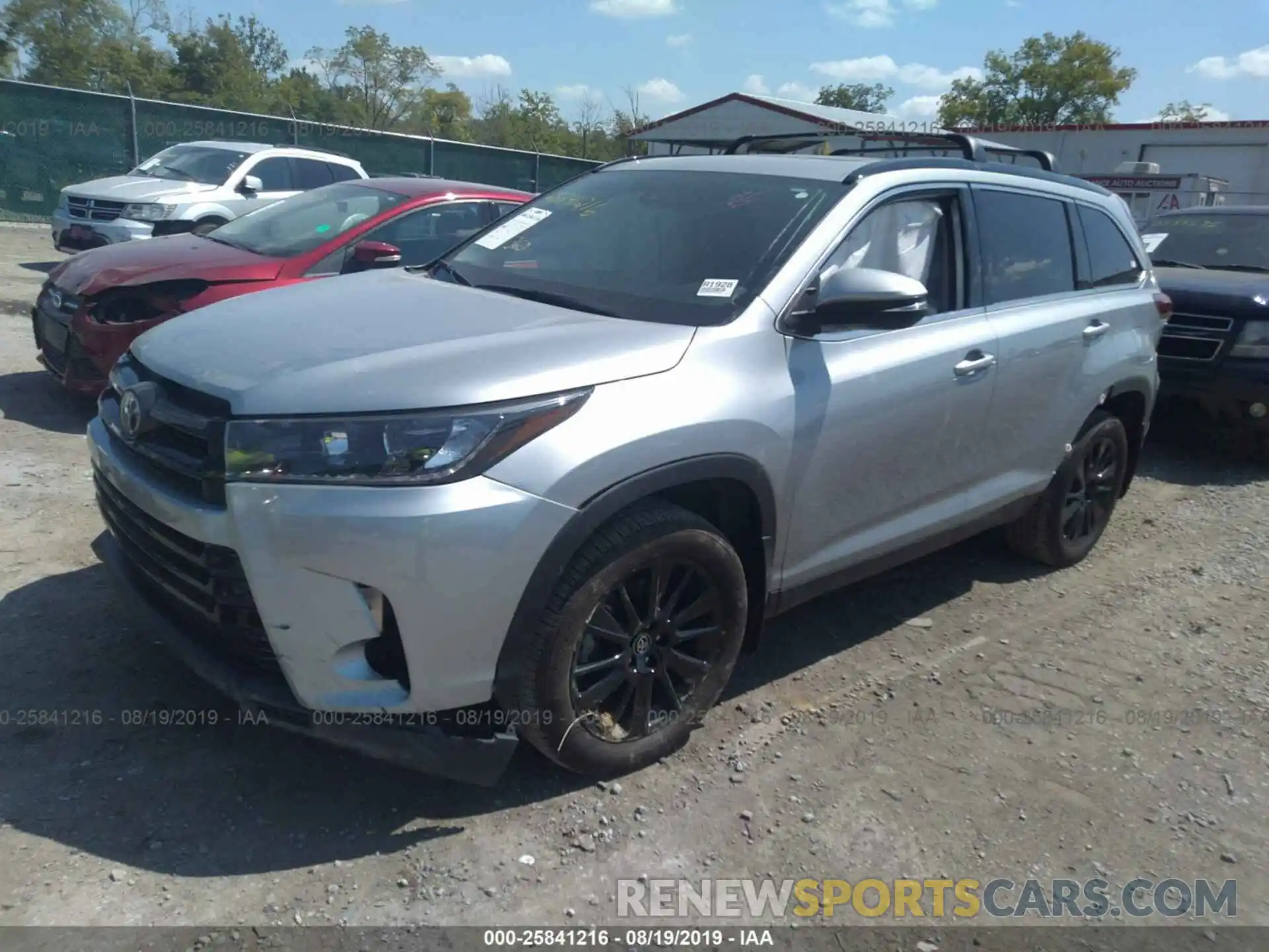 2 Photograph of a damaged car 5TDJZRFH5KS570376 TOYOTA HIGHLANDER 2019