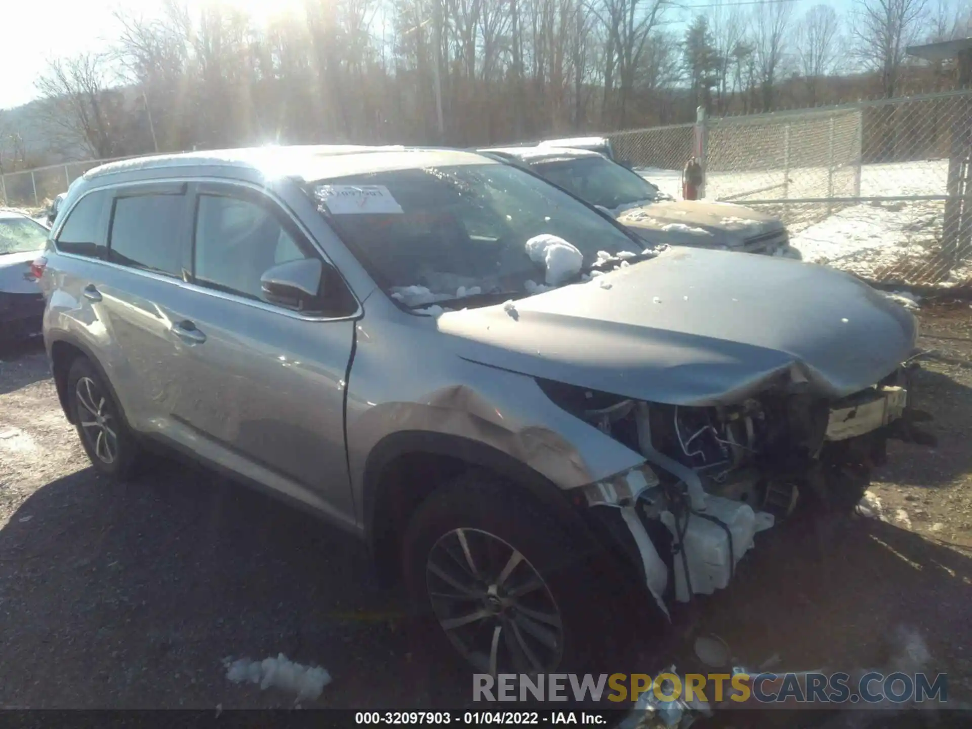 1 Photograph of a damaged car 5TDJZRFH5KS570989 TOYOTA HIGHLANDER 2019