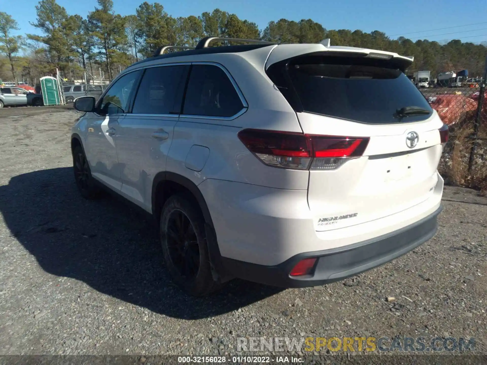 3 Photograph of a damaged car 5TDJZRFH5KS571009 TOYOTA HIGHLANDER 2019