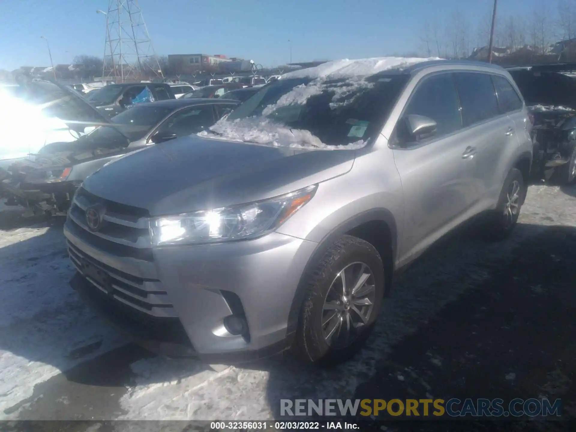 2 Photograph of a damaged car 5TDJZRFH5KS571690 TOYOTA HIGHLANDER 2019