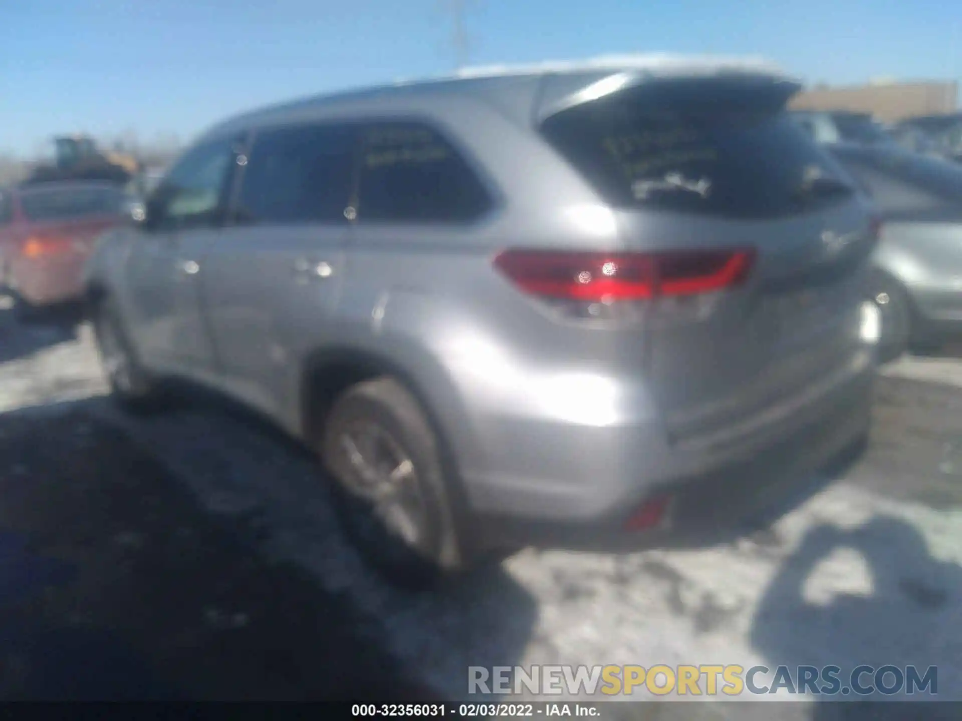 3 Photograph of a damaged car 5TDJZRFH5KS571690 TOYOTA HIGHLANDER 2019