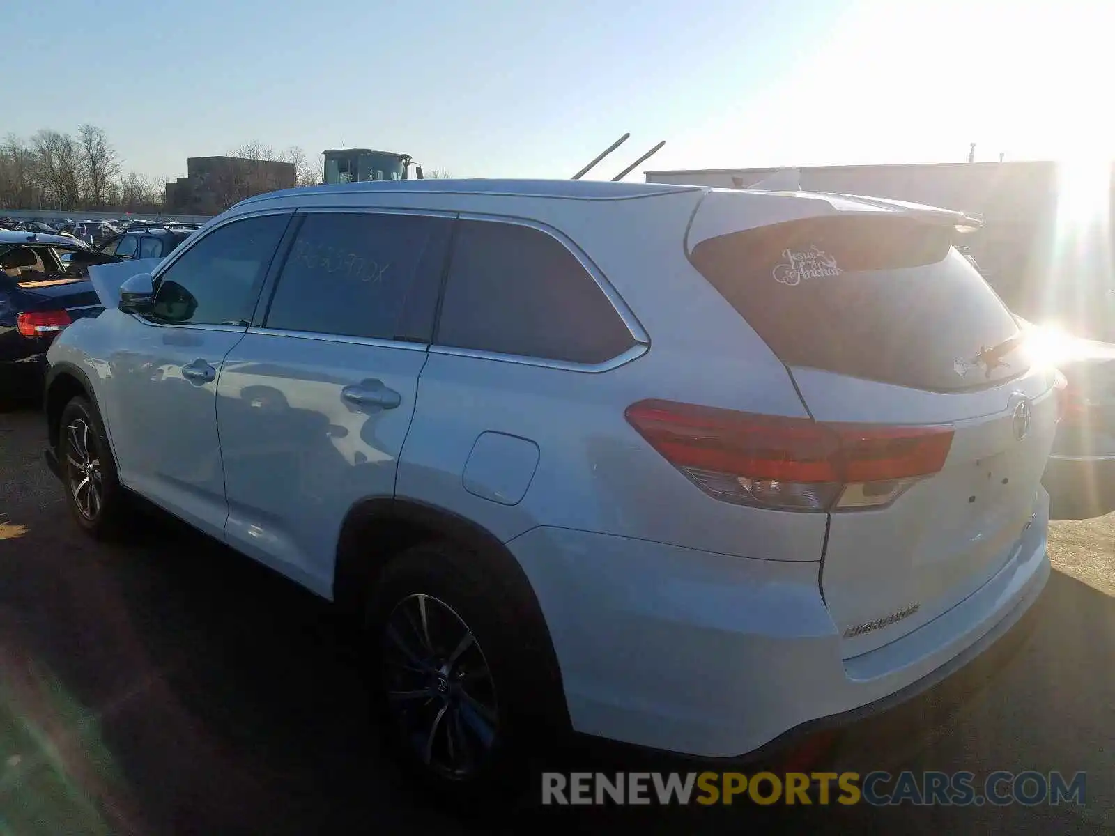 3 Photograph of a damaged car 5TDJZRFH5KS572175 TOYOTA HIGHLANDER 2019