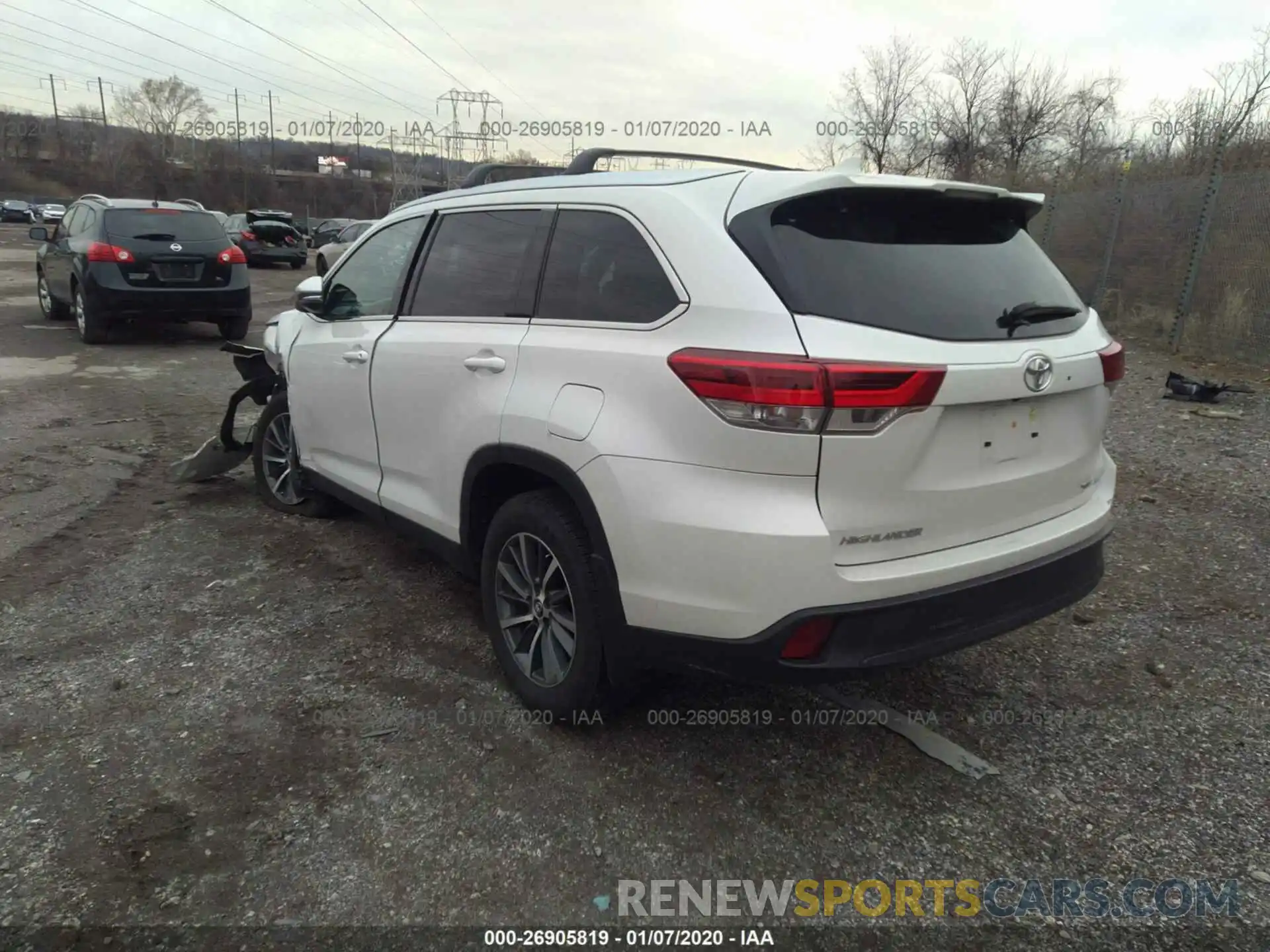 3 Photograph of a damaged car 5TDJZRFH5KS572192 TOYOTA HIGHLANDER 2019