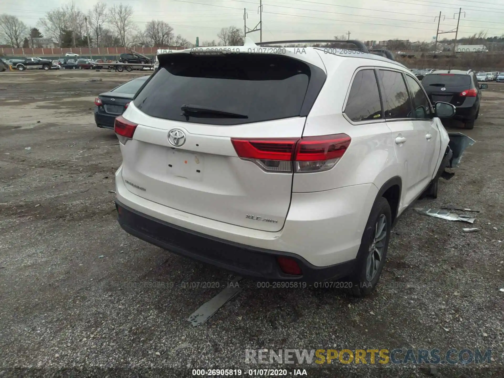 4 Photograph of a damaged car 5TDJZRFH5KS572192 TOYOTA HIGHLANDER 2019