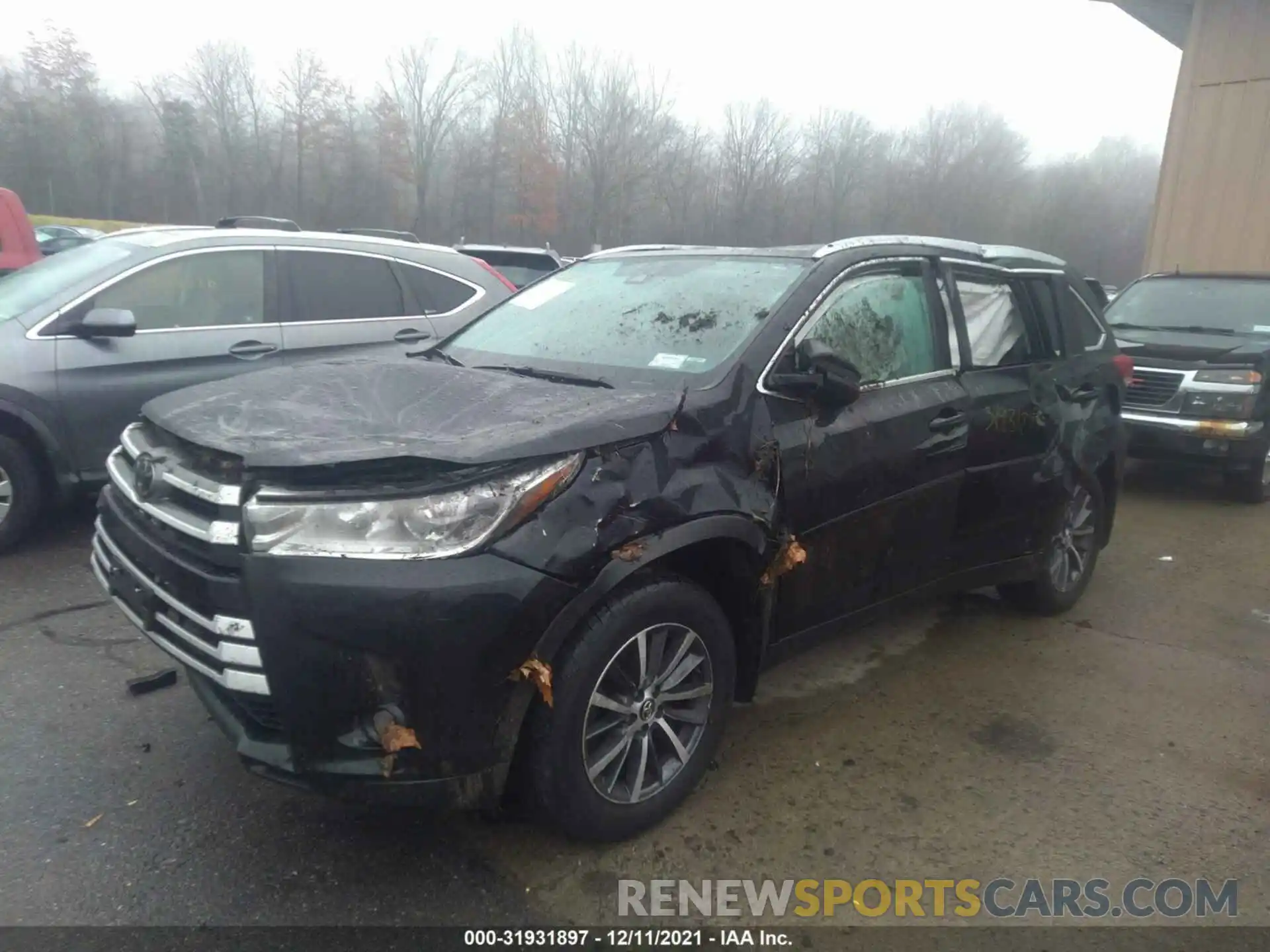 2 Photograph of a damaged car 5TDJZRFH5KS573097 TOYOTA HIGHLANDER 2019