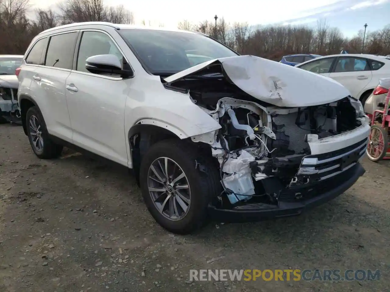 1 Photograph of a damaged car 5TDJZRFH5KS573522 TOYOTA HIGHLANDER 2019