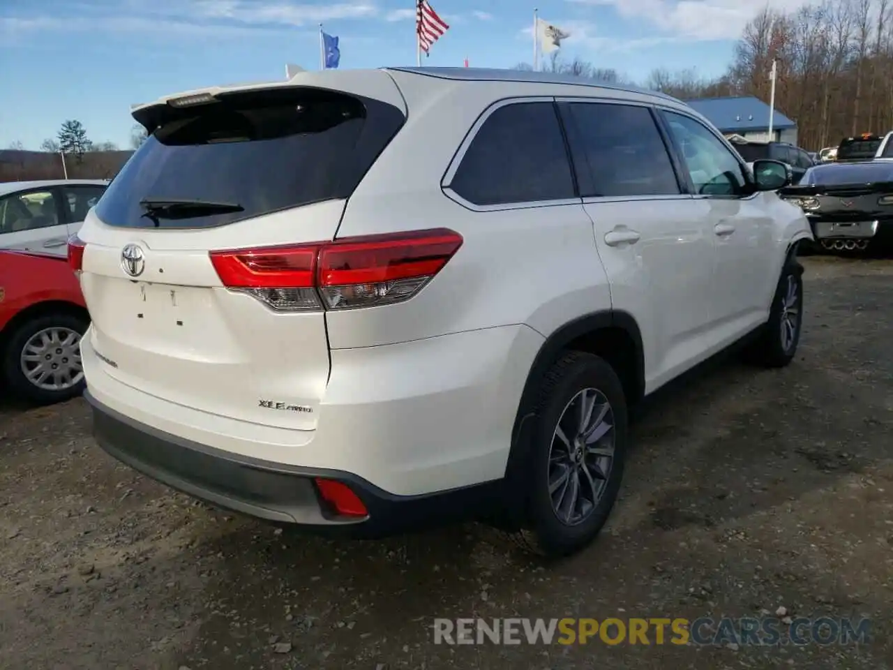 4 Photograph of a damaged car 5TDJZRFH5KS573522 TOYOTA HIGHLANDER 2019