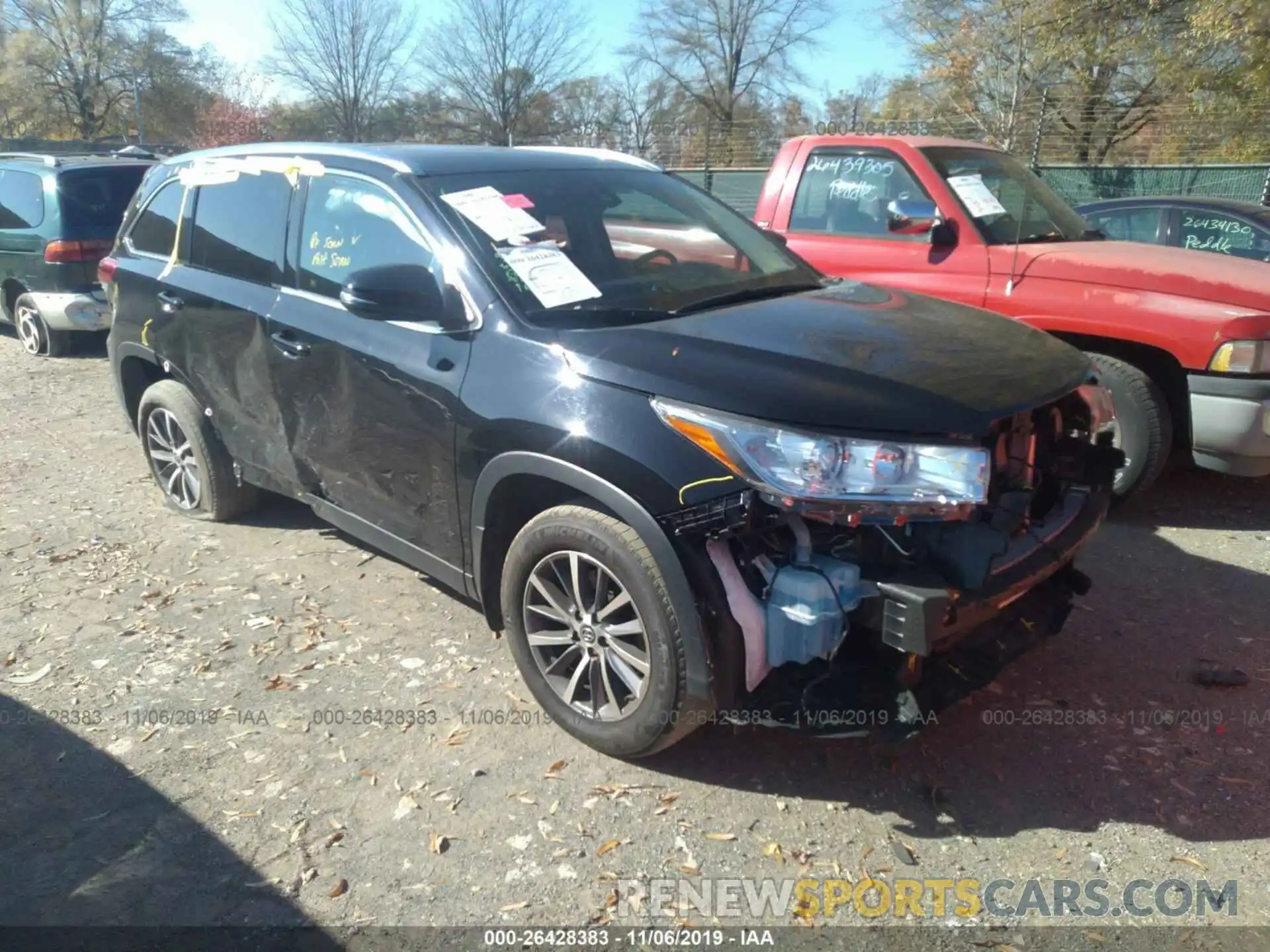 1 Photograph of a damaged car 5TDJZRFH5KS573603 TOYOTA HIGHLANDER 2019