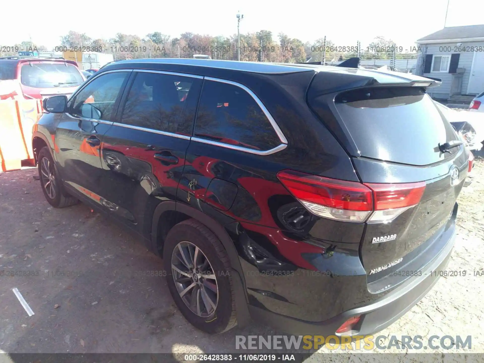 3 Photograph of a damaged car 5TDJZRFH5KS573603 TOYOTA HIGHLANDER 2019