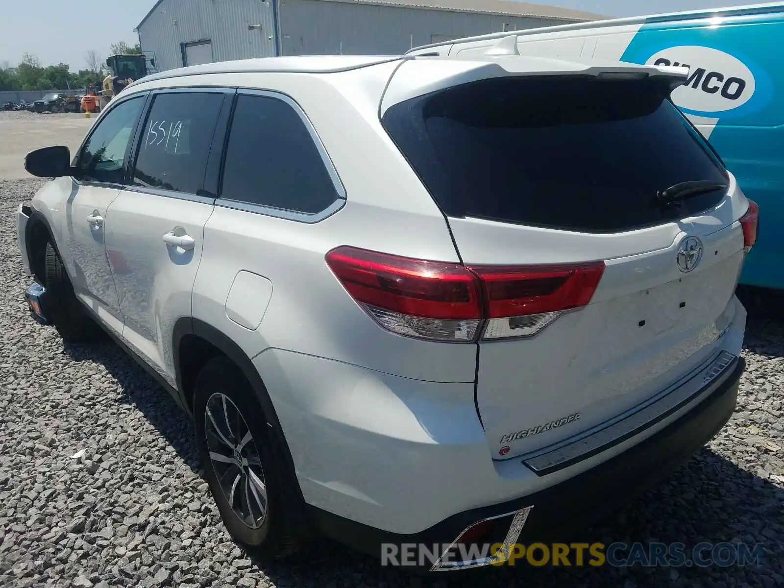 3 Photograph of a damaged car 5TDJZRFH5KS573746 TOYOTA HIGHLANDER 2019