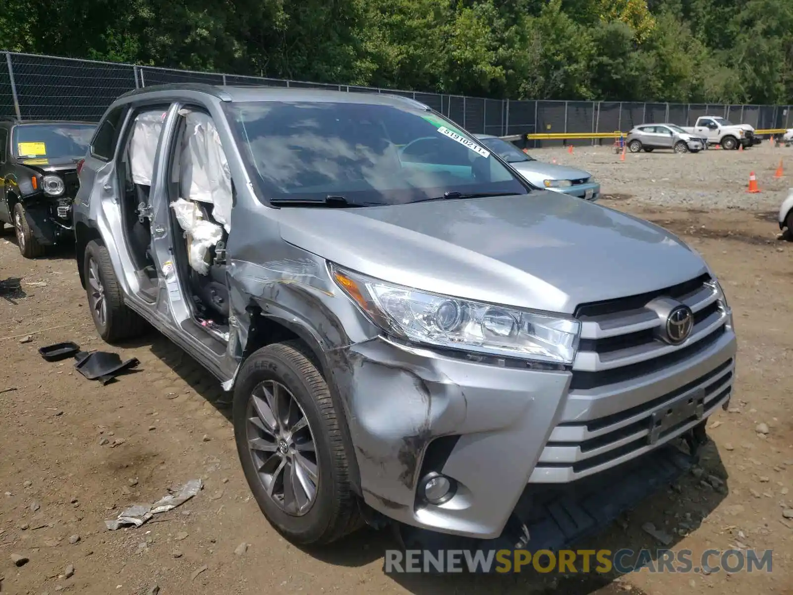 1 Photograph of a damaged car 5TDJZRFH5KS574671 TOYOTA HIGHLANDER 2019