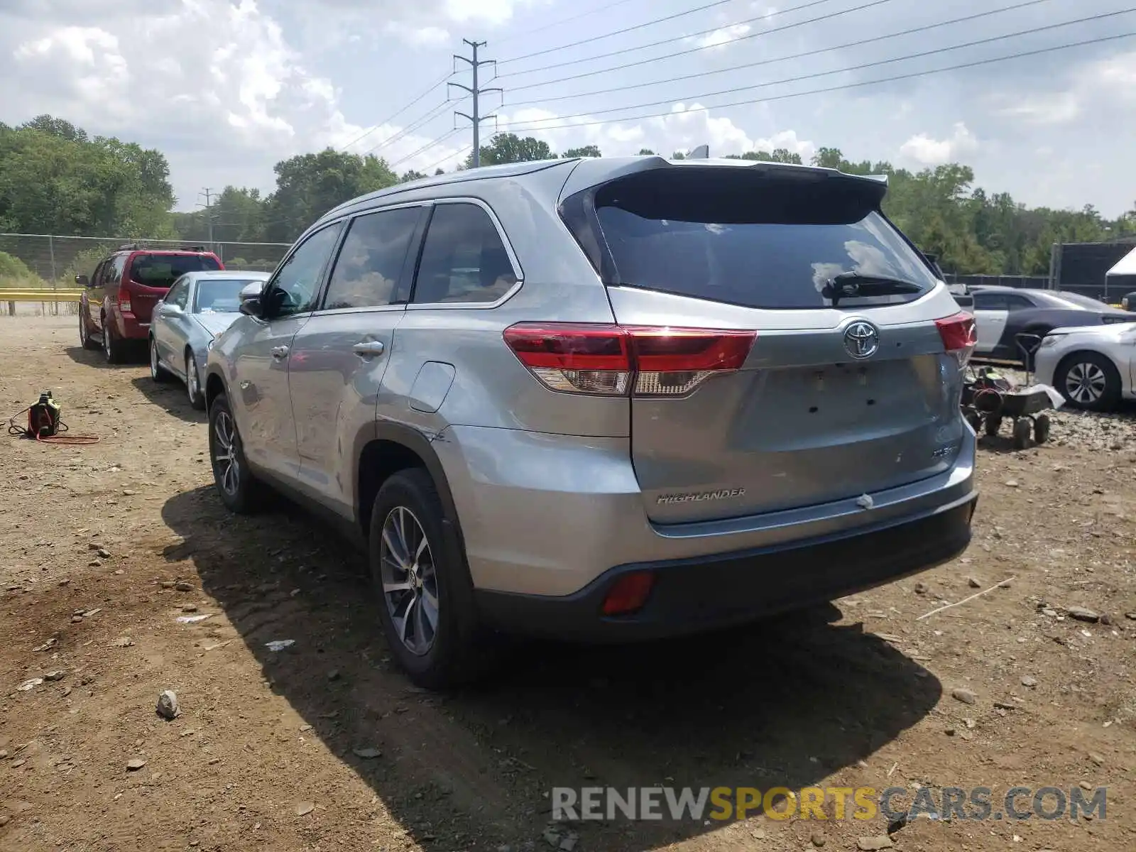 3 Photograph of a damaged car 5TDJZRFH5KS574671 TOYOTA HIGHLANDER 2019