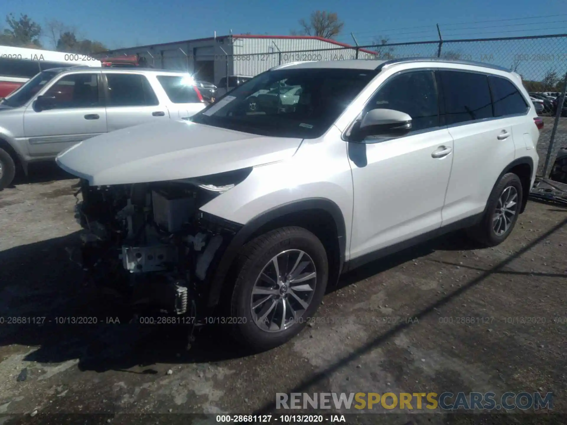 2 Photograph of a damaged car 5TDJZRFH5KS575657 TOYOTA HIGHLANDER 2019