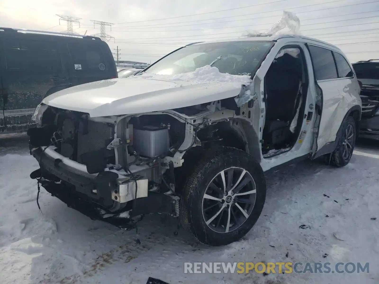 2 Photograph of a damaged car 5TDJZRFH5KS576808 TOYOTA HIGHLANDER 2019