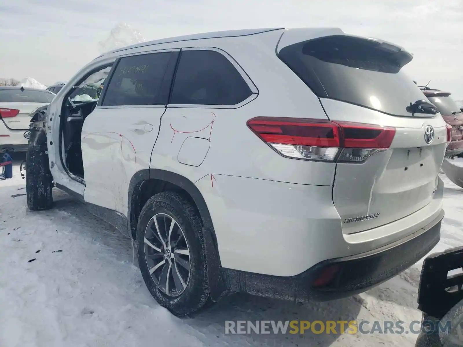 3 Photograph of a damaged car 5TDJZRFH5KS576808 TOYOTA HIGHLANDER 2019