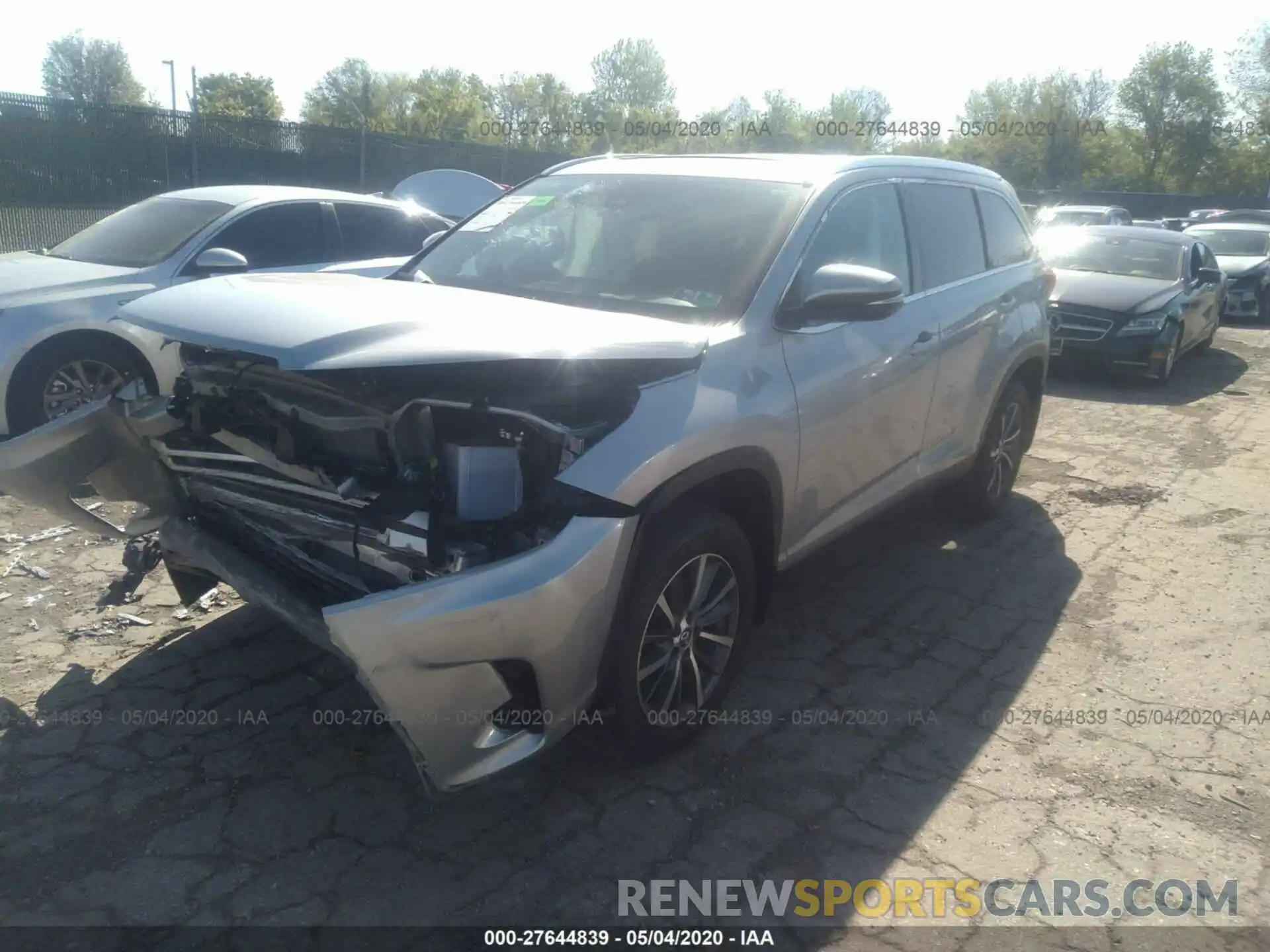 2 Photograph of a damaged car 5TDJZRFH5KS580406 TOYOTA HIGHLANDER 2019