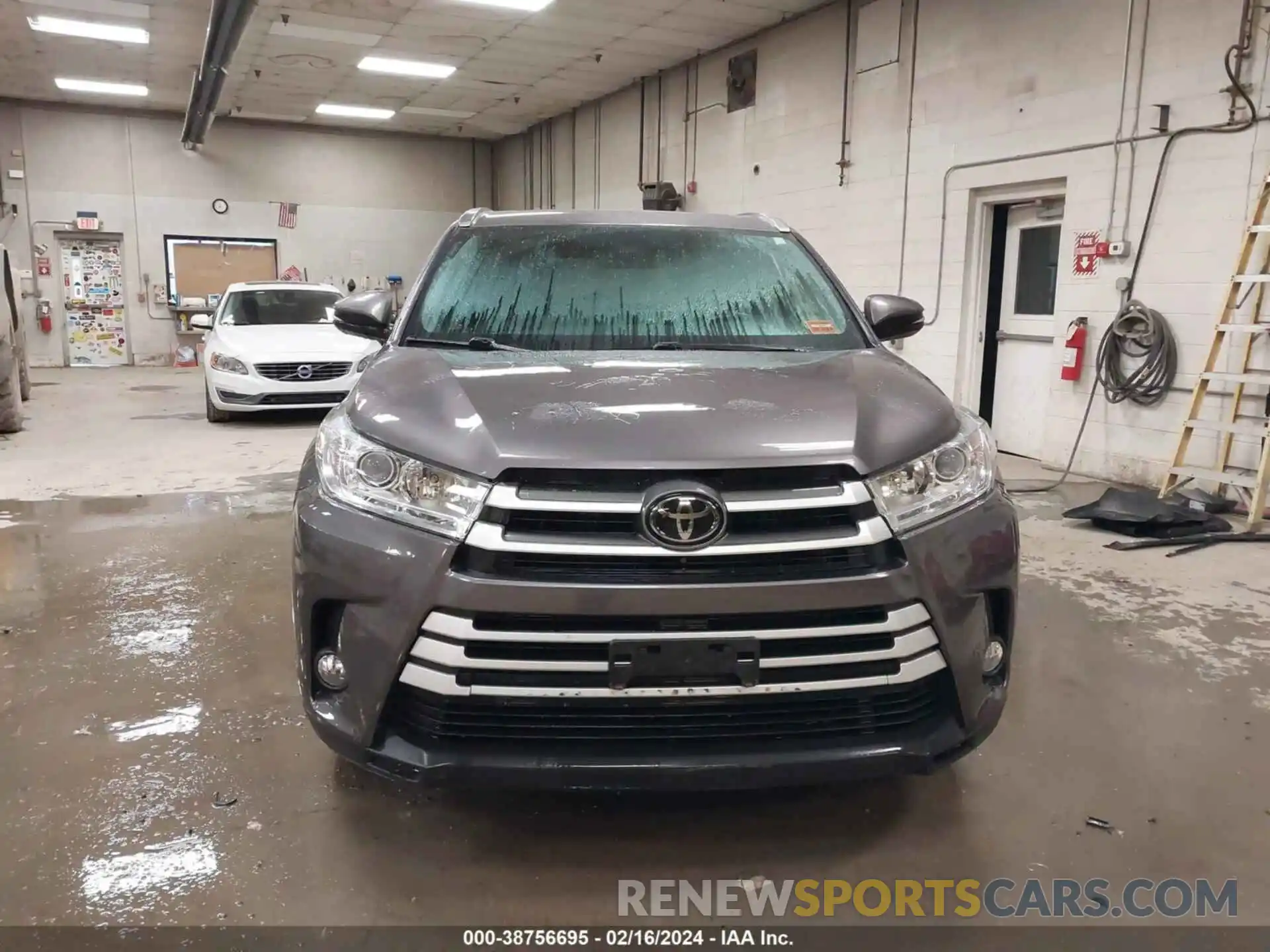 12 Photograph of a damaged car 5TDJZRFH5KS580597 TOYOTA HIGHLANDER 2019