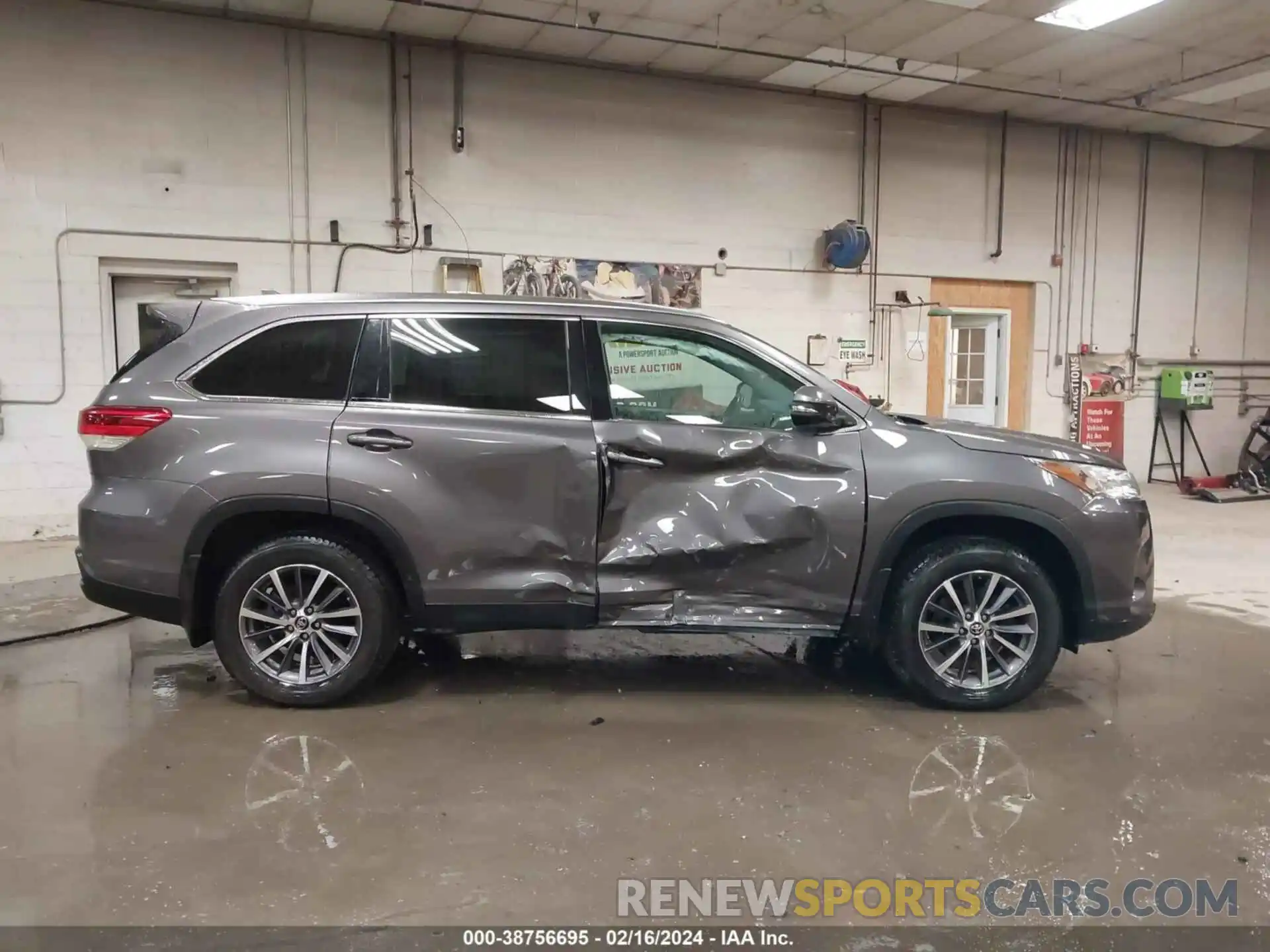 13 Photograph of a damaged car 5TDJZRFH5KS580597 TOYOTA HIGHLANDER 2019