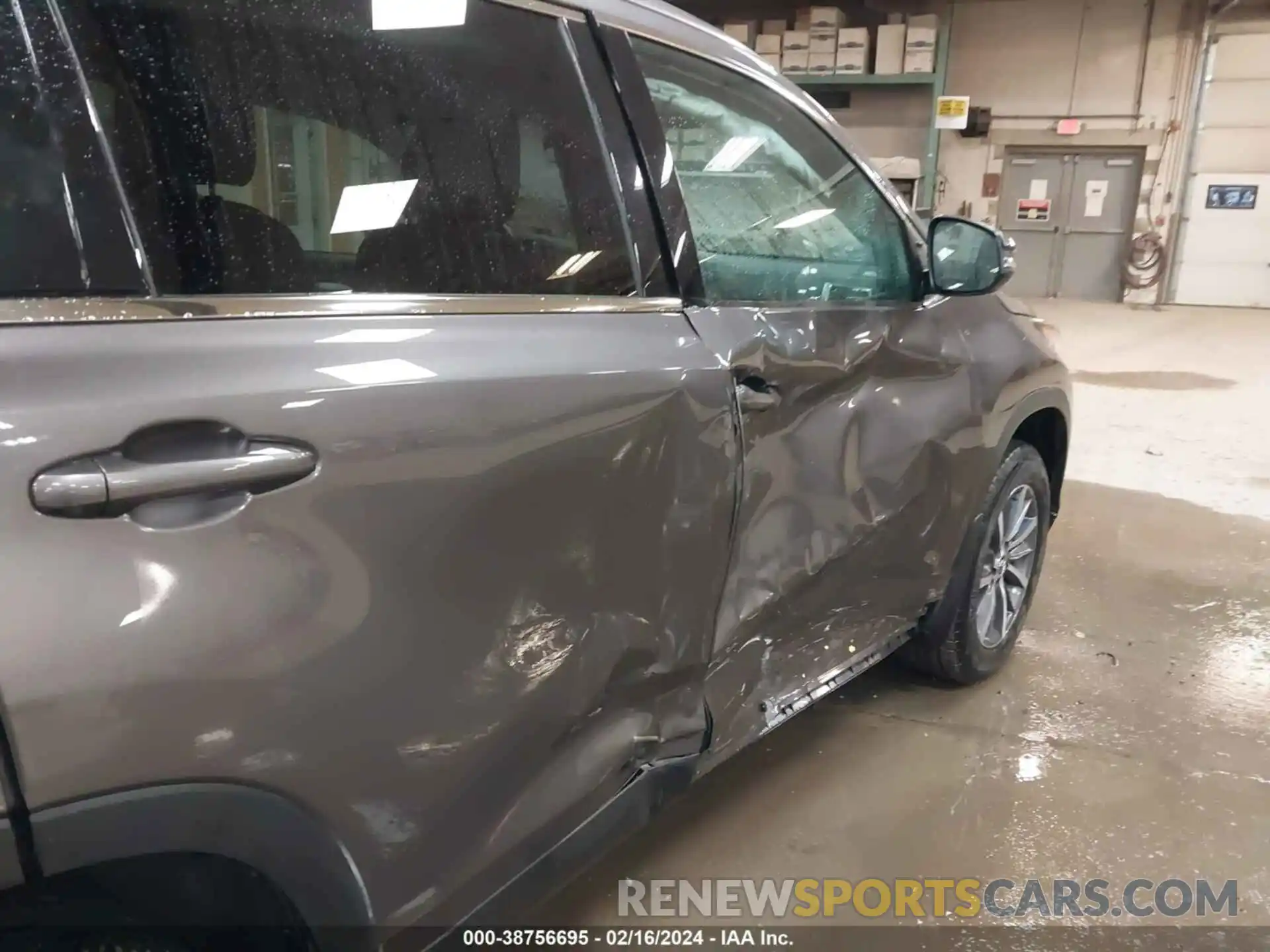 19 Photograph of a damaged car 5TDJZRFH5KS580597 TOYOTA HIGHLANDER 2019