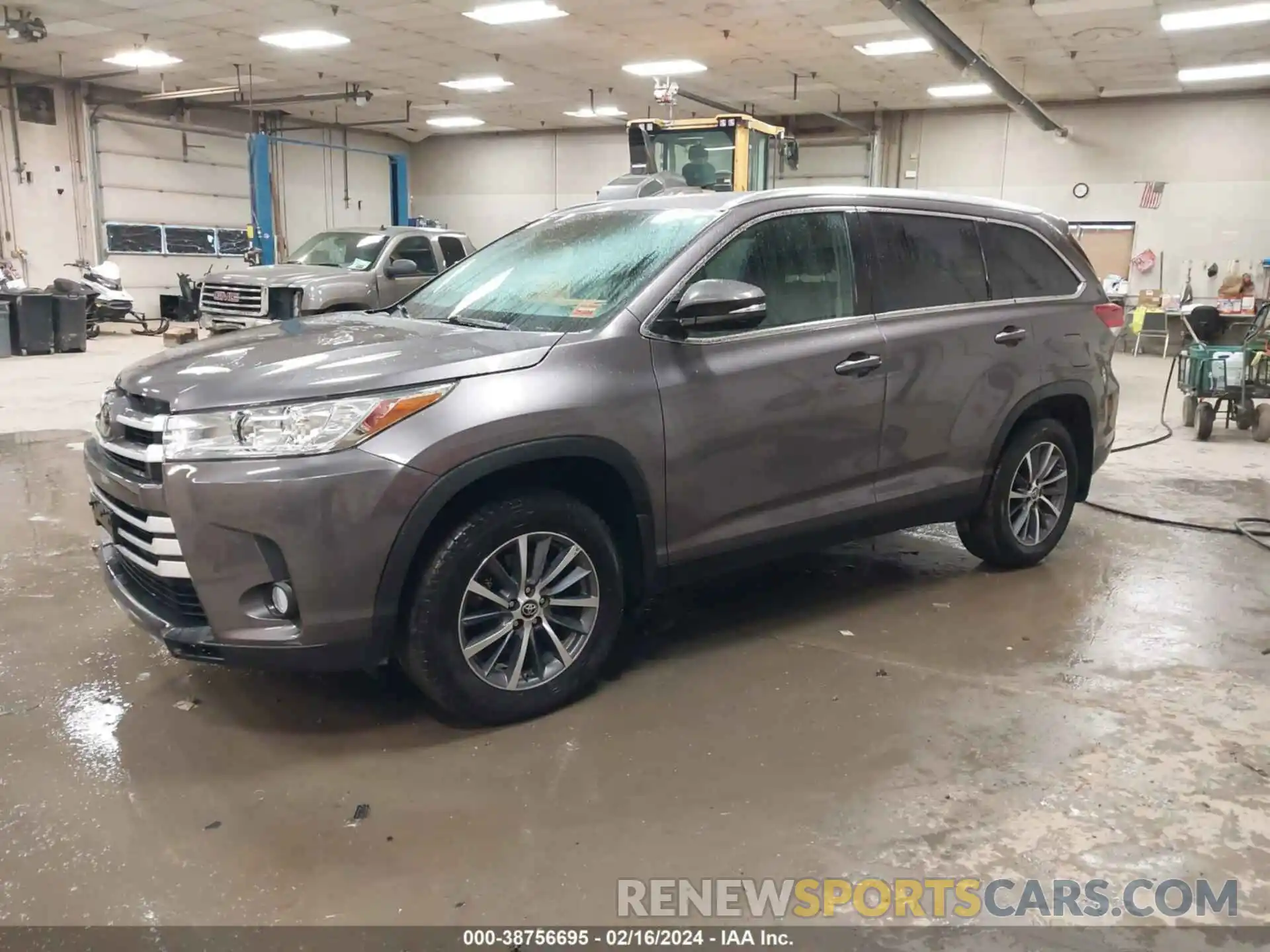 2 Photograph of a damaged car 5TDJZRFH5KS580597 TOYOTA HIGHLANDER 2019