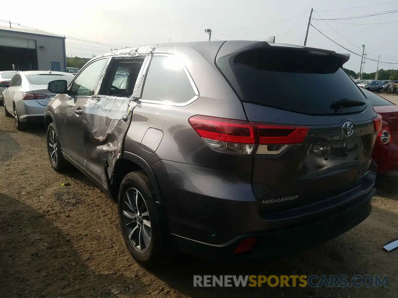 3 Photograph of a damaged car 5TDJZRFH5KS580955 TOYOTA HIGHLANDER 2019