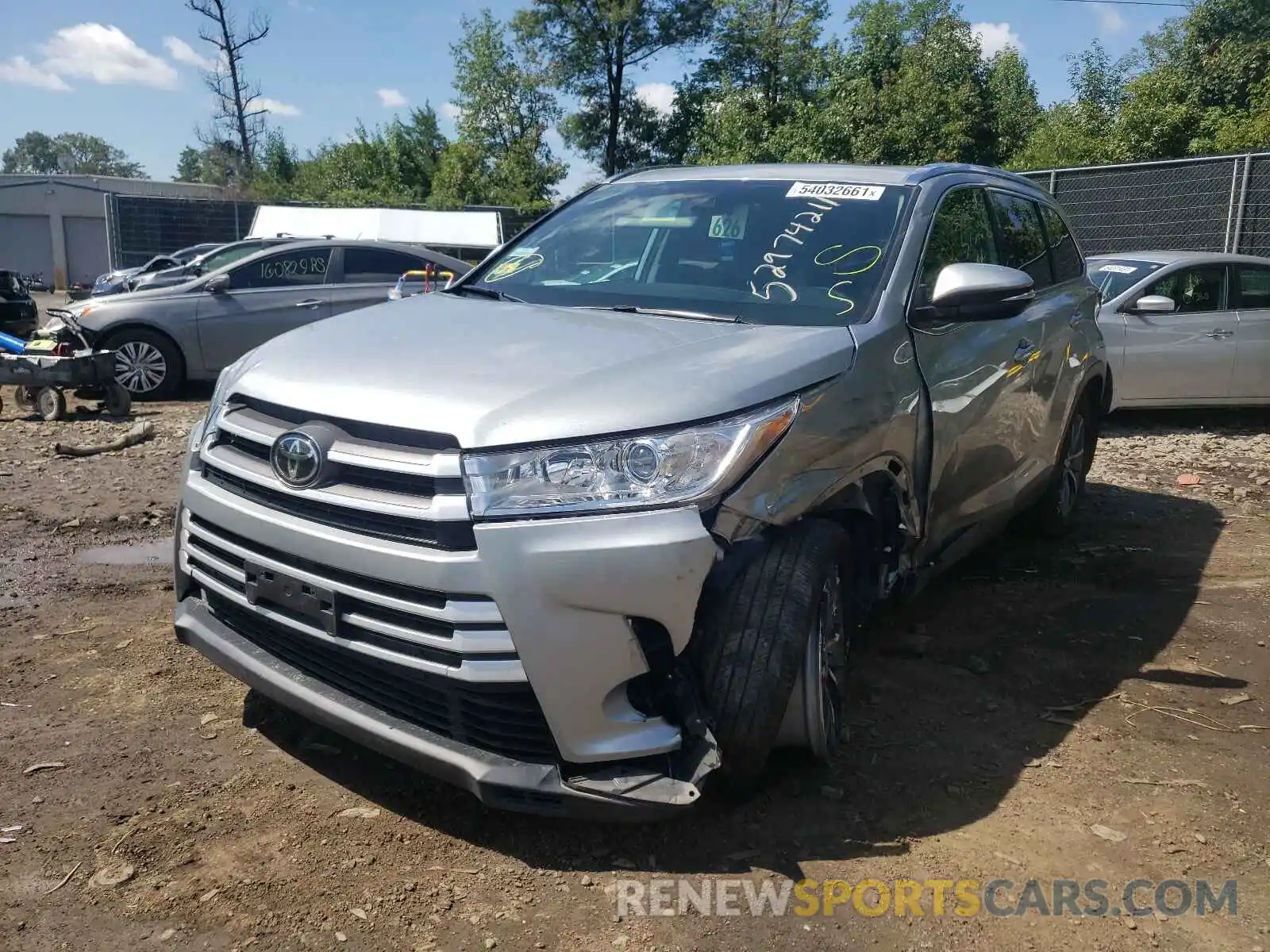 2 Photograph of a damaged car 5TDJZRFH5KS582141 TOYOTA HIGHLANDER 2019