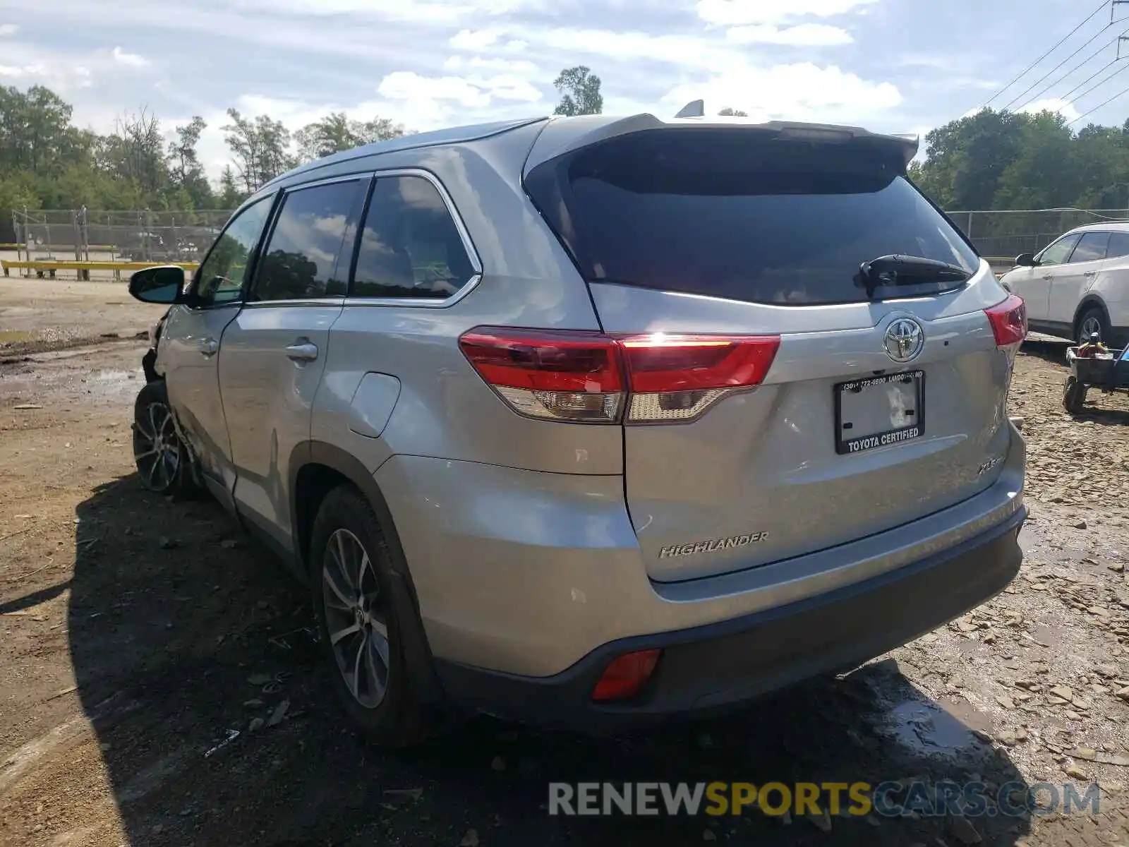 3 Photograph of a damaged car 5TDJZRFH5KS582141 TOYOTA HIGHLANDER 2019