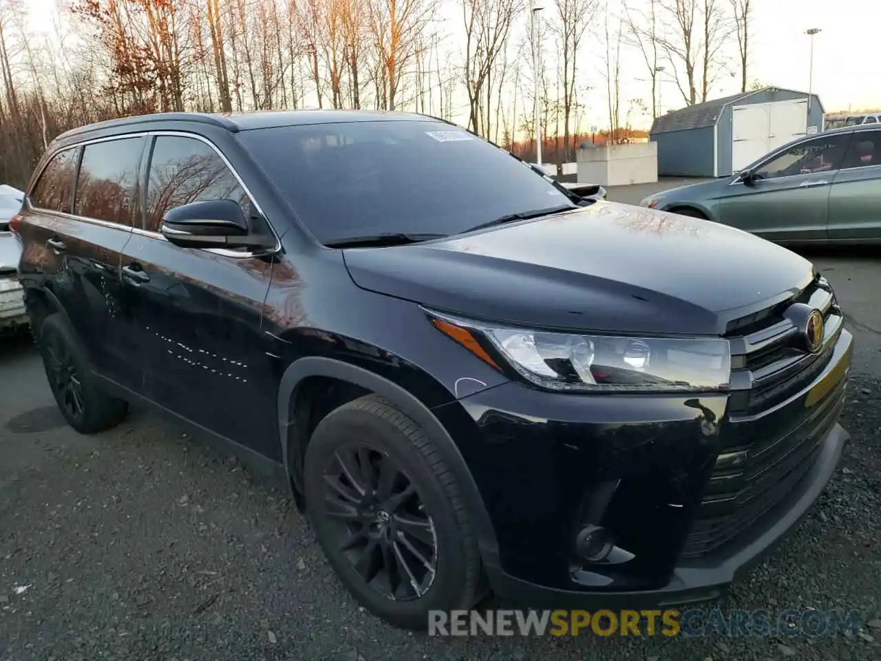 1 Photograph of a damaged car 5TDJZRFH5KS582852 TOYOTA HIGHLANDER 2019