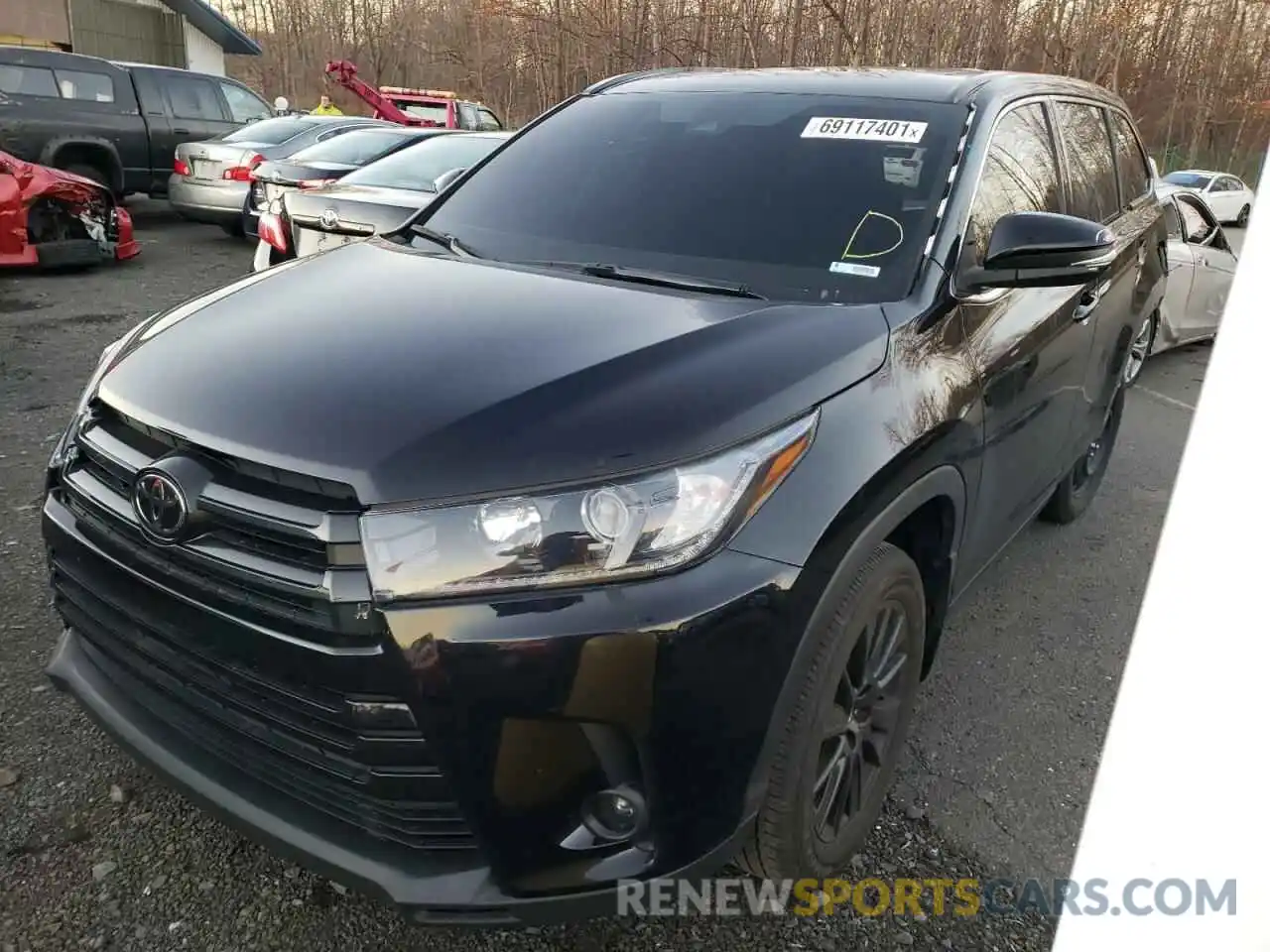 2 Photograph of a damaged car 5TDJZRFH5KS582852 TOYOTA HIGHLANDER 2019