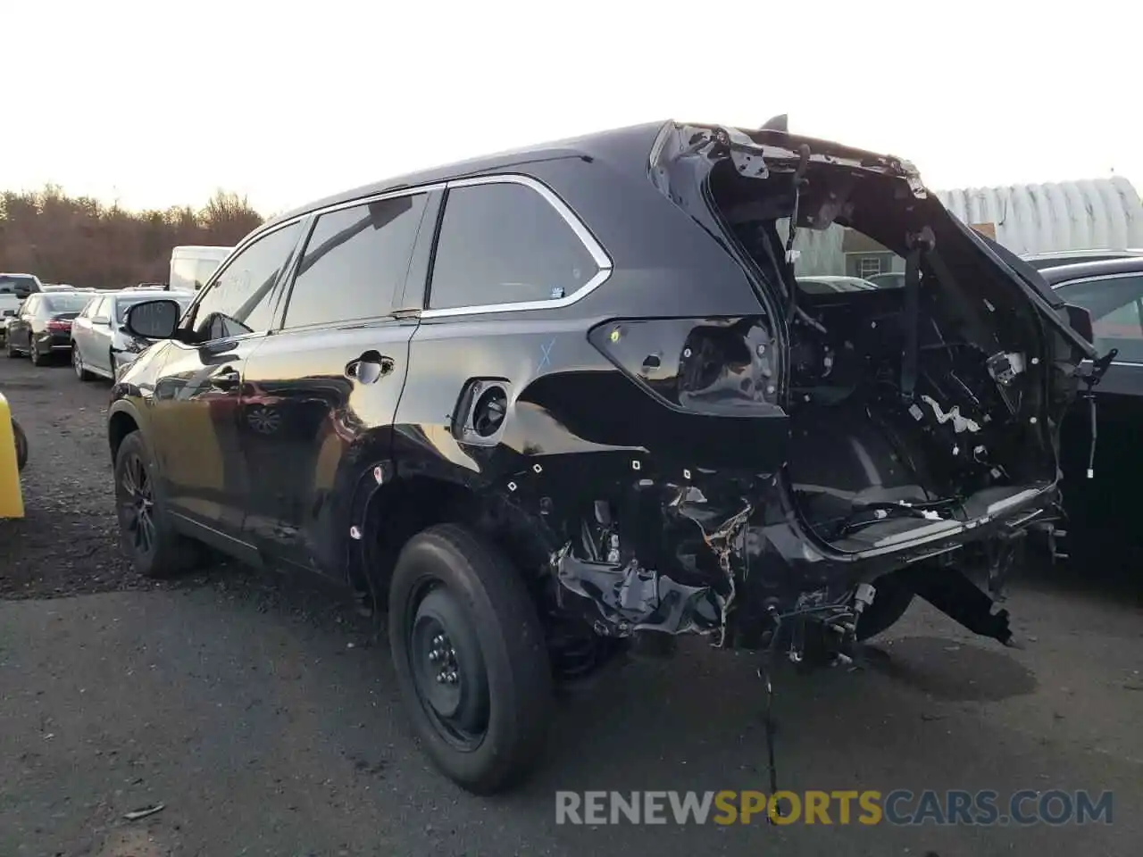 3 Photograph of a damaged car 5TDJZRFH5KS582852 TOYOTA HIGHLANDER 2019