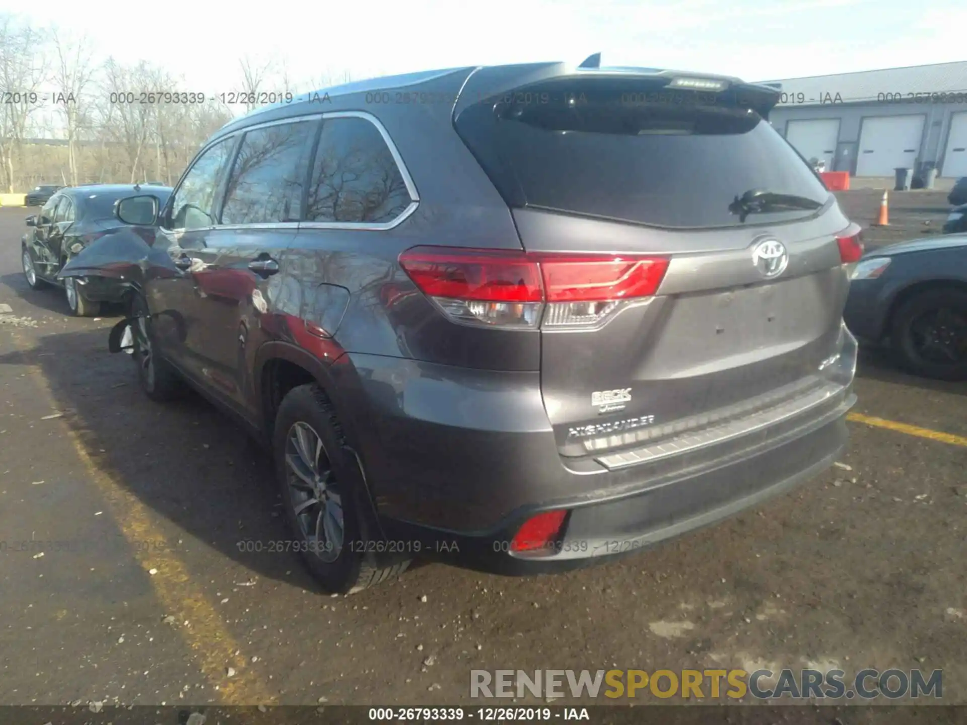 3 Photograph of a damaged car 5TDJZRFH5KS583953 TOYOTA HIGHLANDER 2019