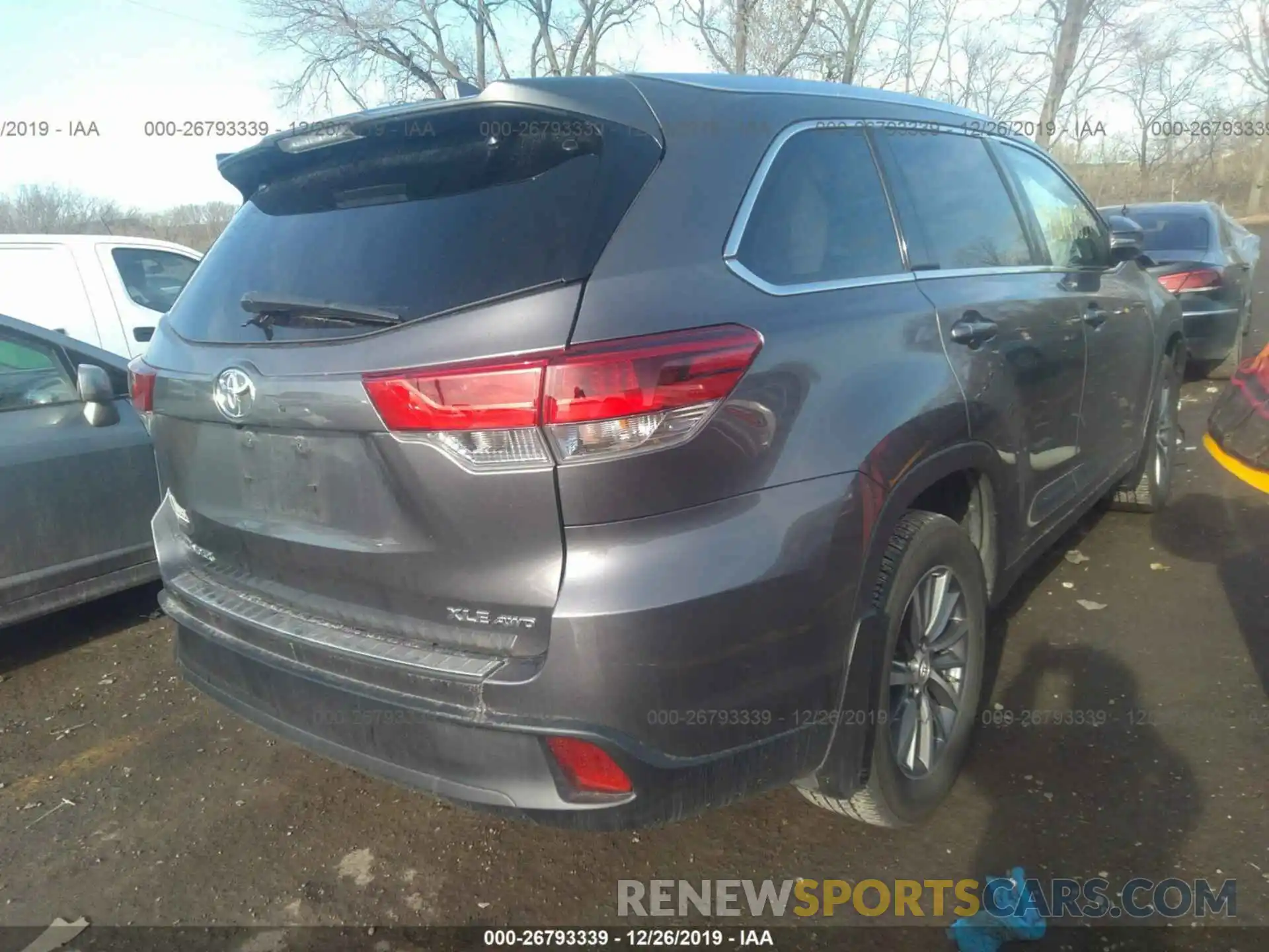 4 Photograph of a damaged car 5TDJZRFH5KS583953 TOYOTA HIGHLANDER 2019