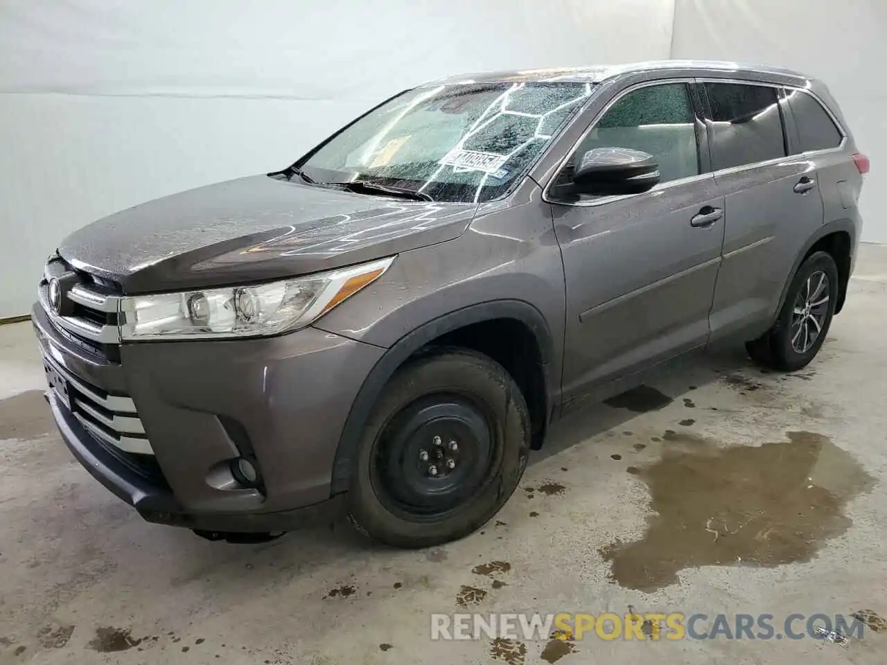 1 Photograph of a damaged car 5TDJZRFH5KS584973 TOYOTA HIGHLANDER 2019