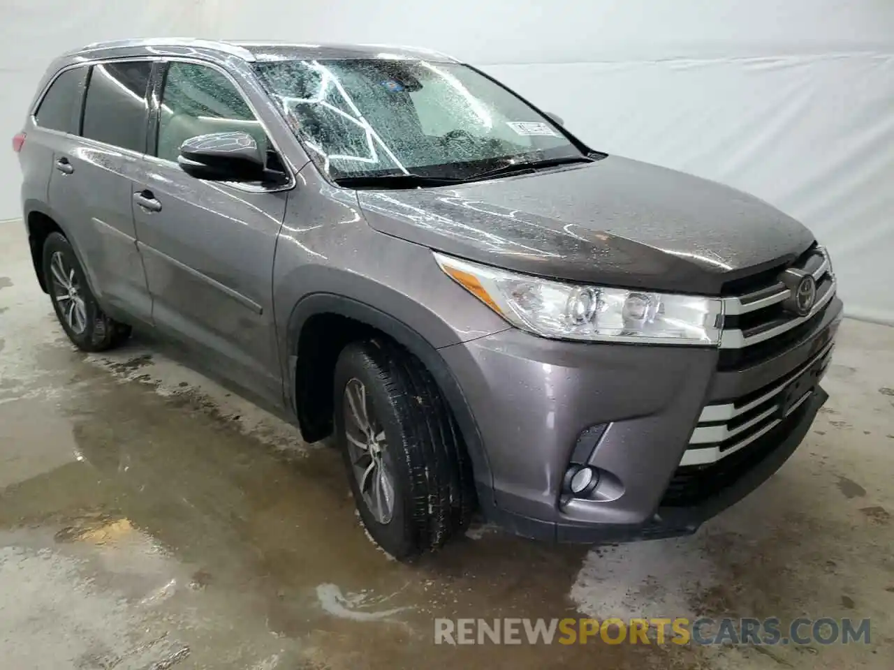 4 Photograph of a damaged car 5TDJZRFH5KS584973 TOYOTA HIGHLANDER 2019