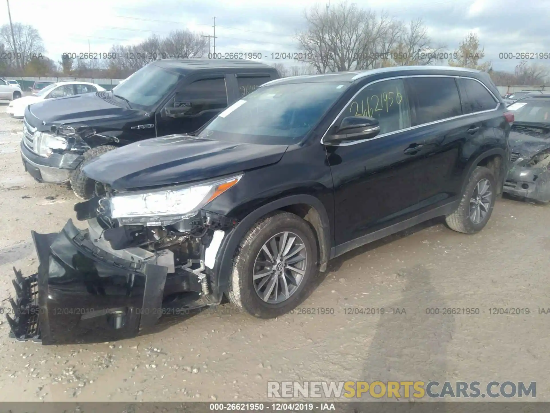 2 Photograph of a damaged car 5TDJZRFH5KS584987 TOYOTA HIGHLANDER 2019