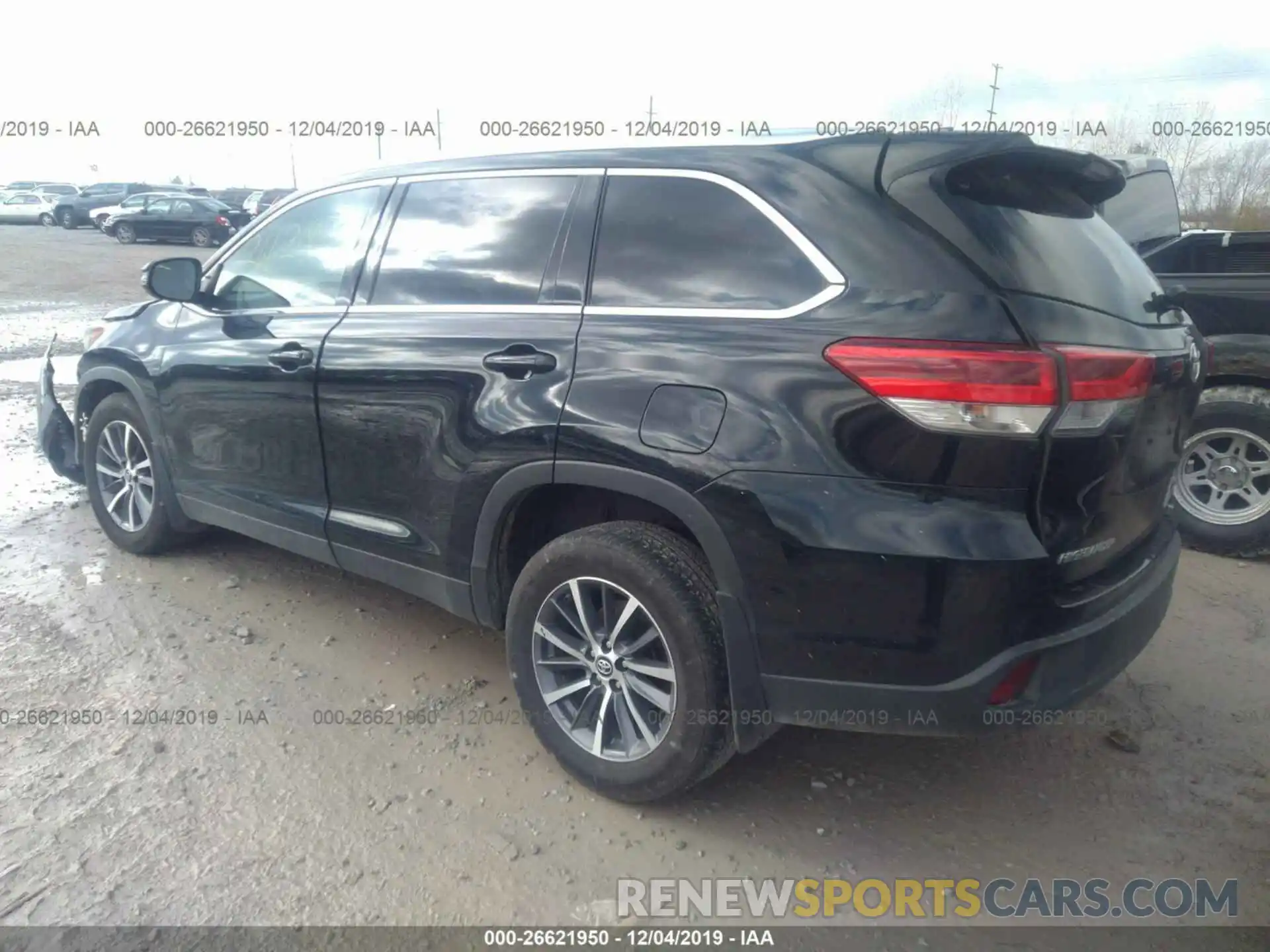 3 Photograph of a damaged car 5TDJZRFH5KS584987 TOYOTA HIGHLANDER 2019