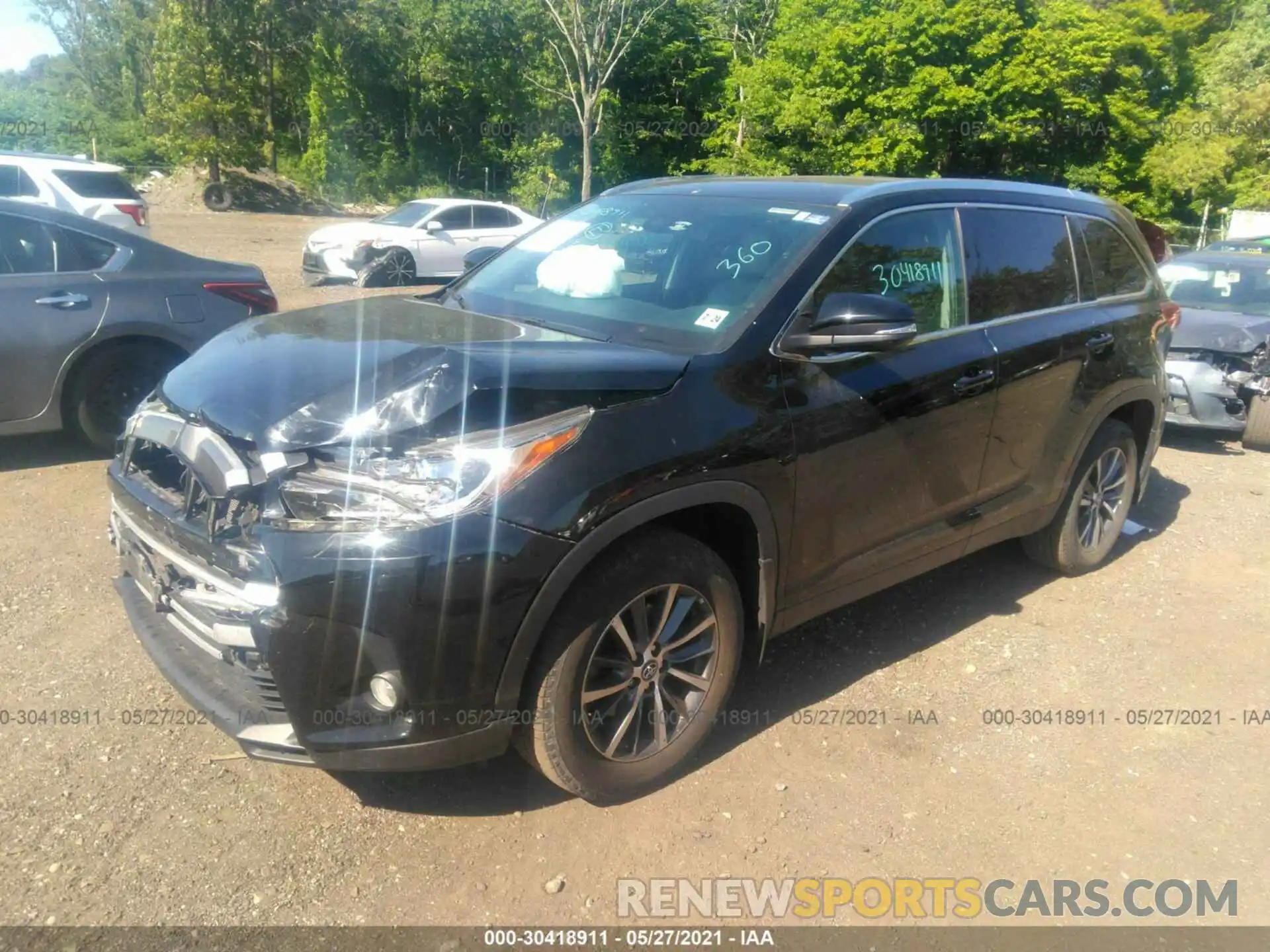 2 Photograph of a damaged car 5TDJZRFH5KS585783 TOYOTA HIGHLANDER 2019