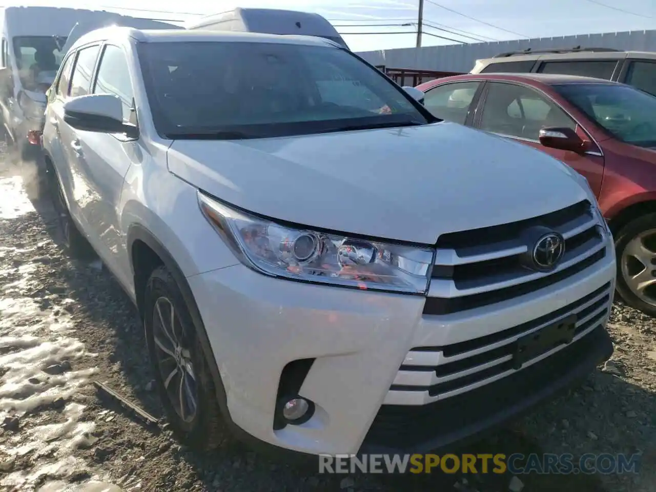 1 Photograph of a damaged car 5TDJZRFH5KS586450 TOYOTA HIGHLANDER 2019