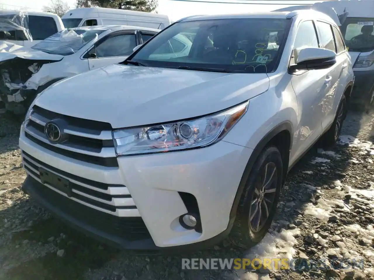 2 Photograph of a damaged car 5TDJZRFH5KS586450 TOYOTA HIGHLANDER 2019