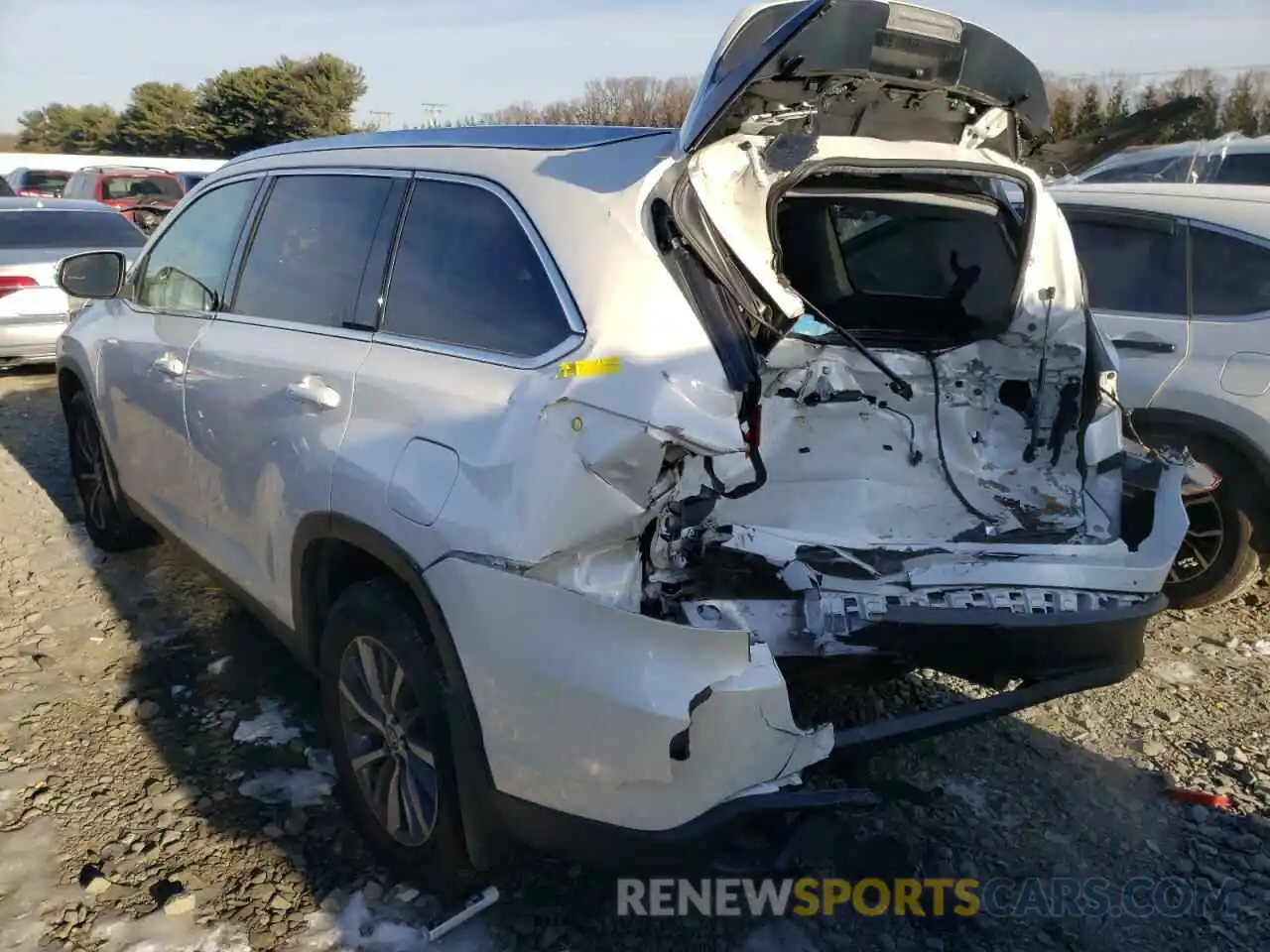 3 Photograph of a damaged car 5TDJZRFH5KS586450 TOYOTA HIGHLANDER 2019