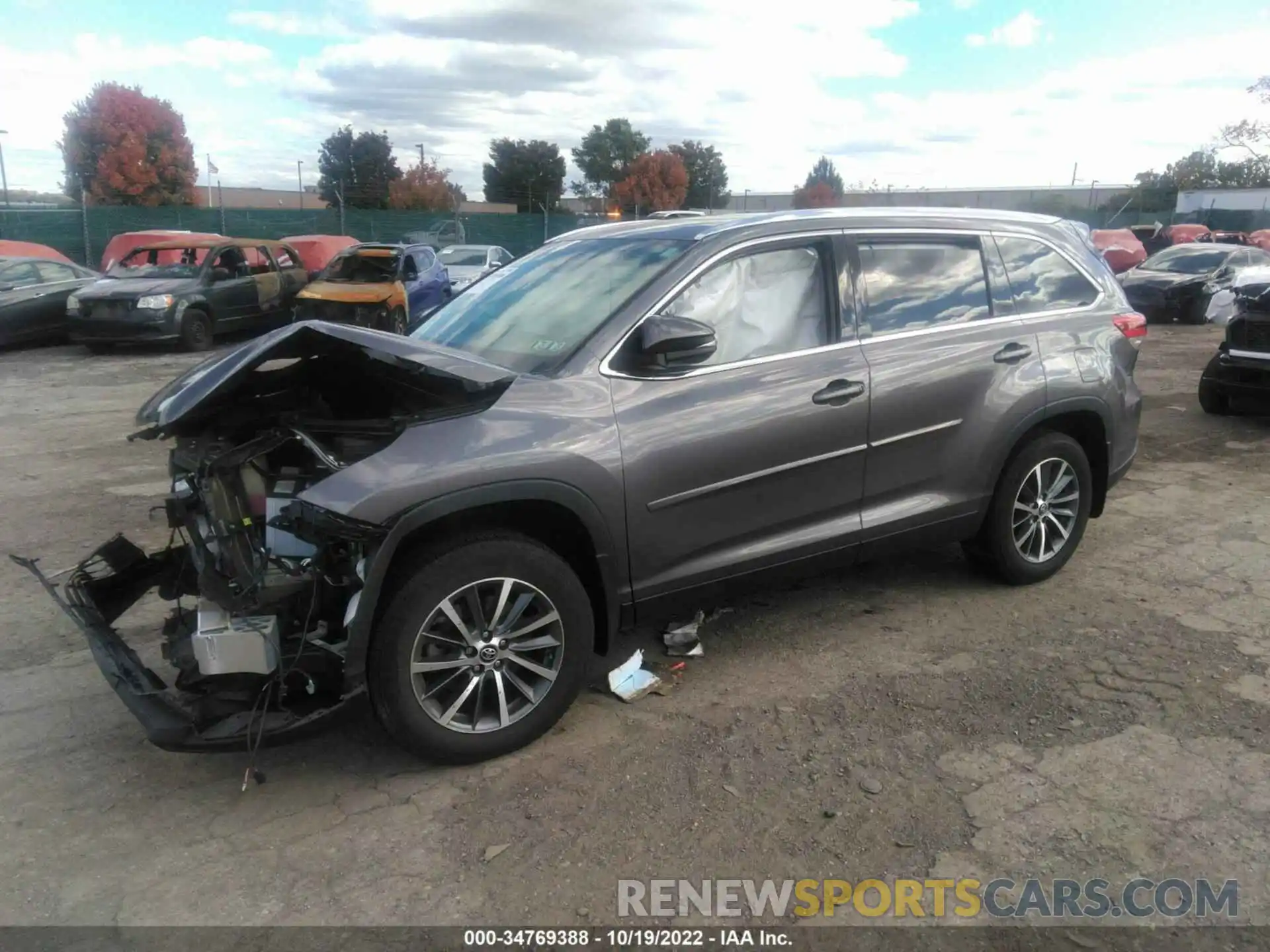 2 Photograph of a damaged car 5TDJZRFH5KS586982 TOYOTA HIGHLANDER 2019