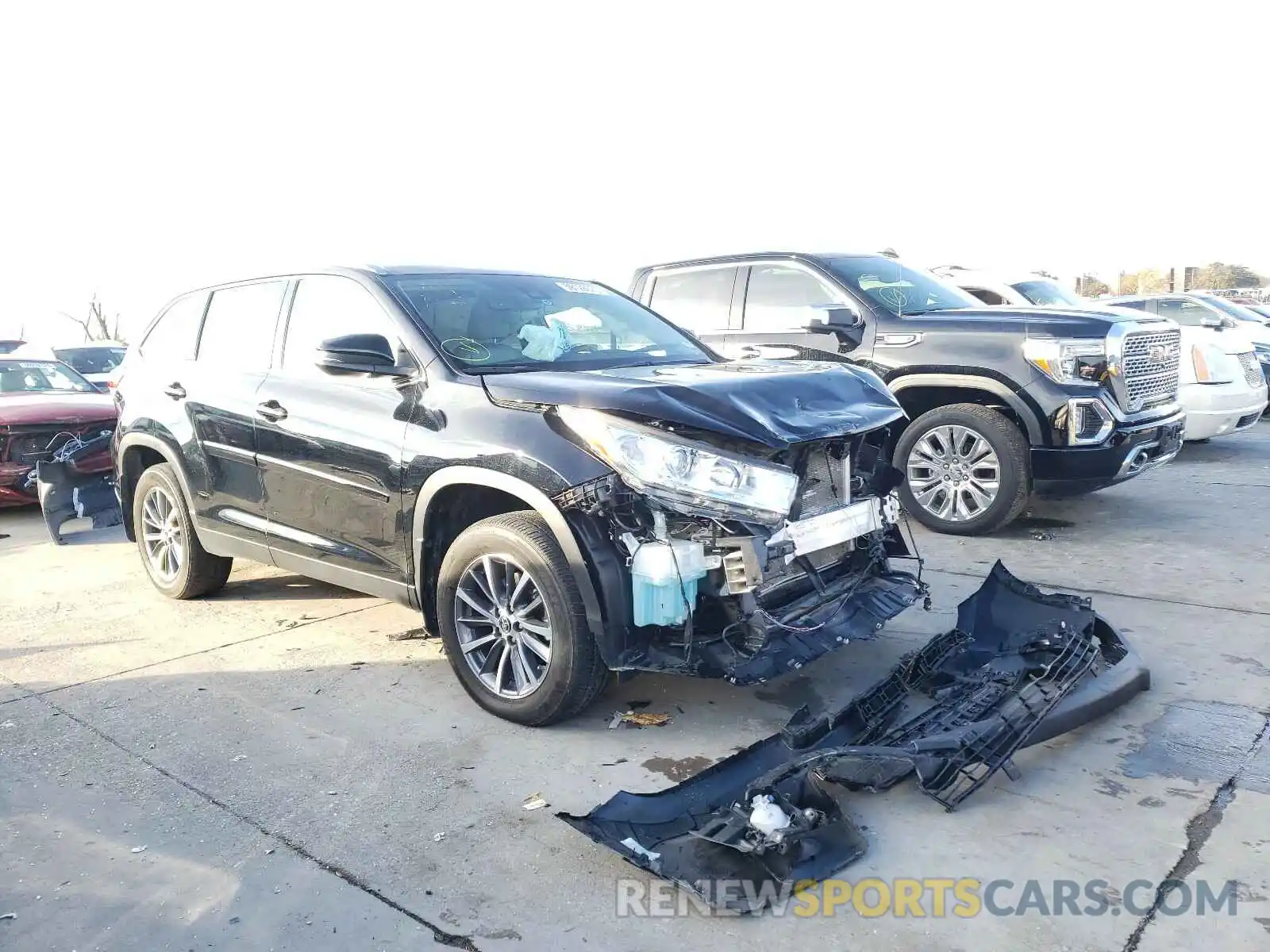 1 Photograph of a damaged car 5TDJZRFH5KS587839 TOYOTA HIGHLANDER 2019