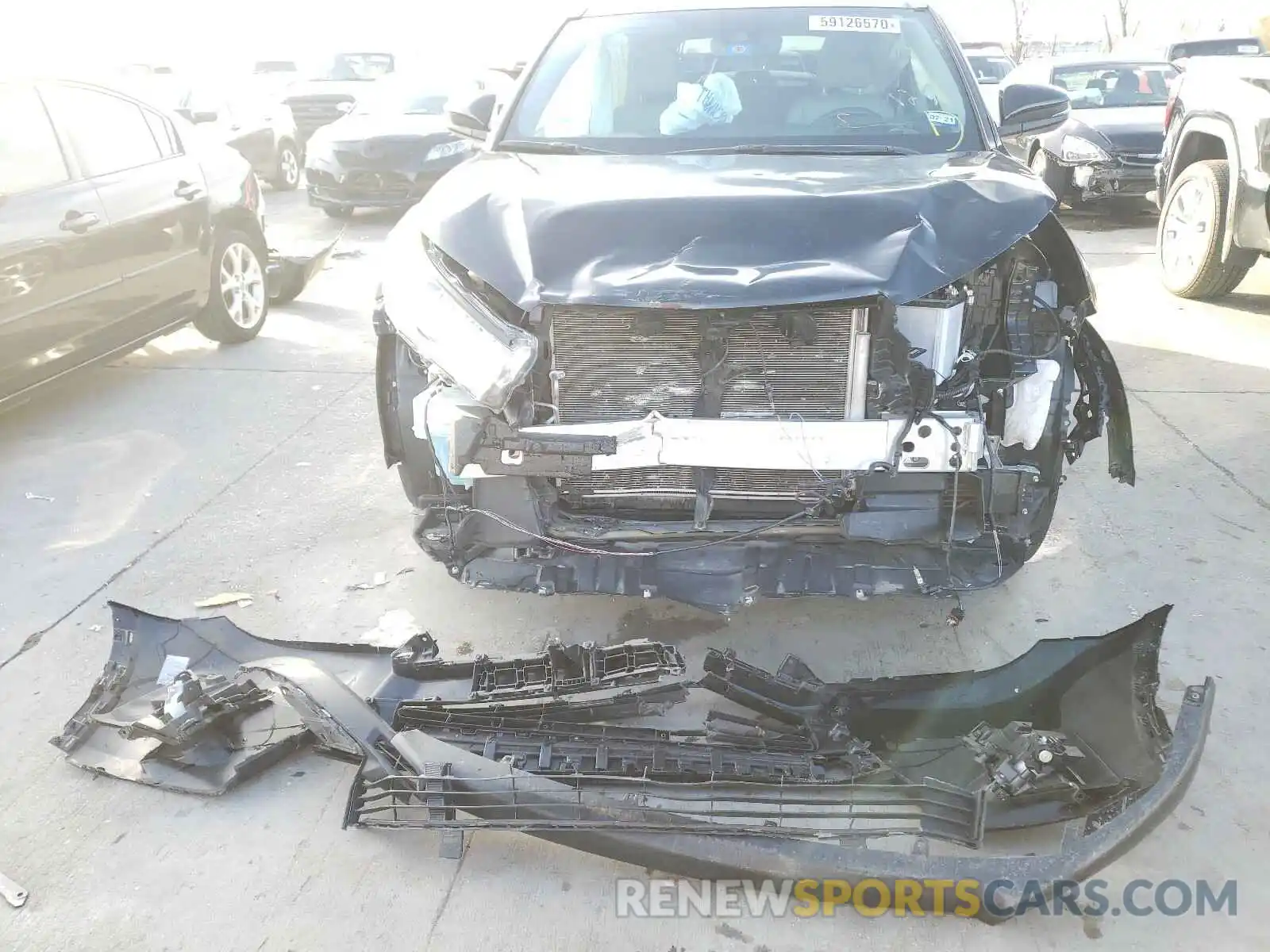 9 Photograph of a damaged car 5TDJZRFH5KS587839 TOYOTA HIGHLANDER 2019