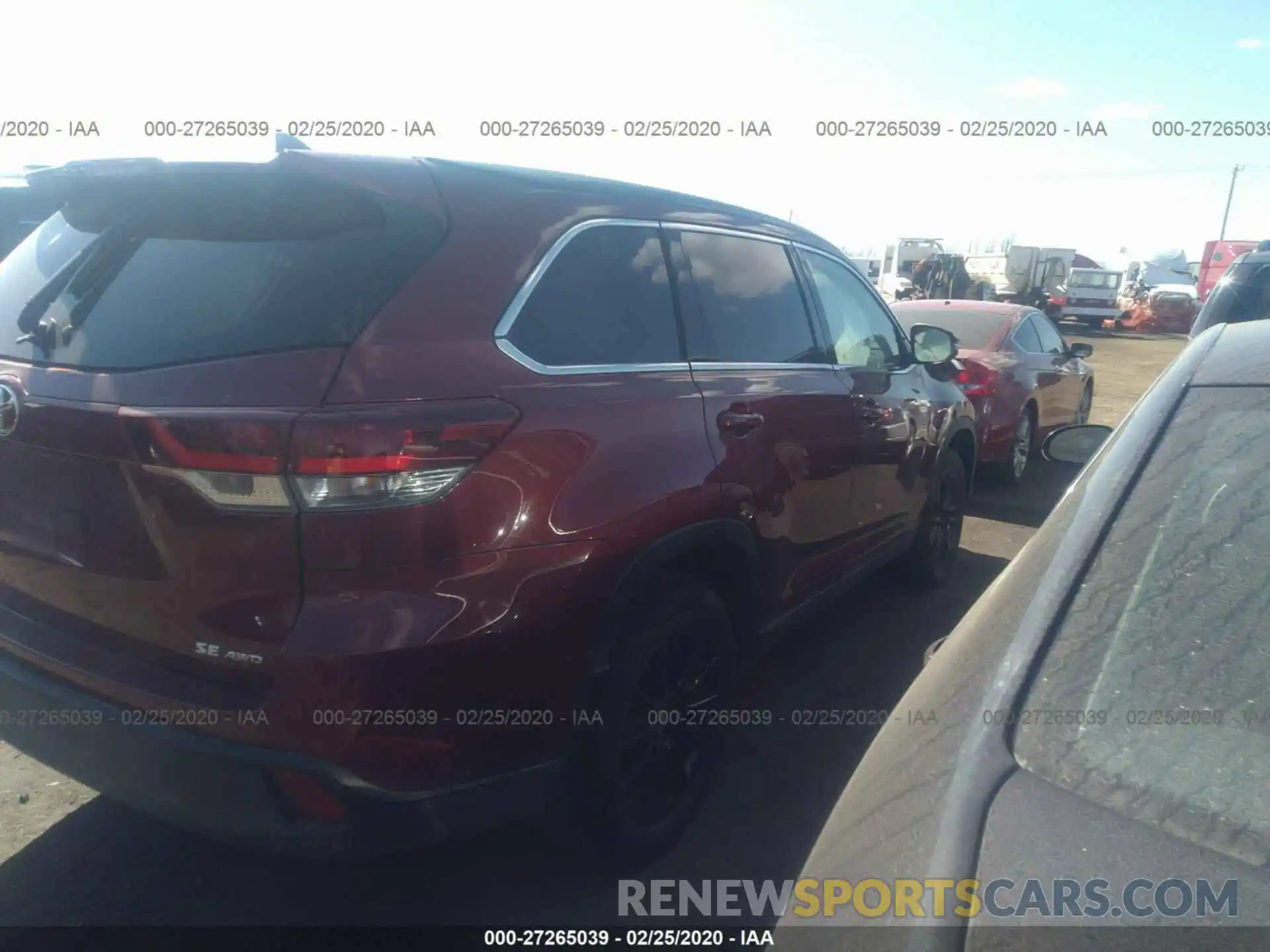 4 Photograph of a damaged car 5TDJZRFH5KS588165 TOYOTA HIGHLANDER 2019