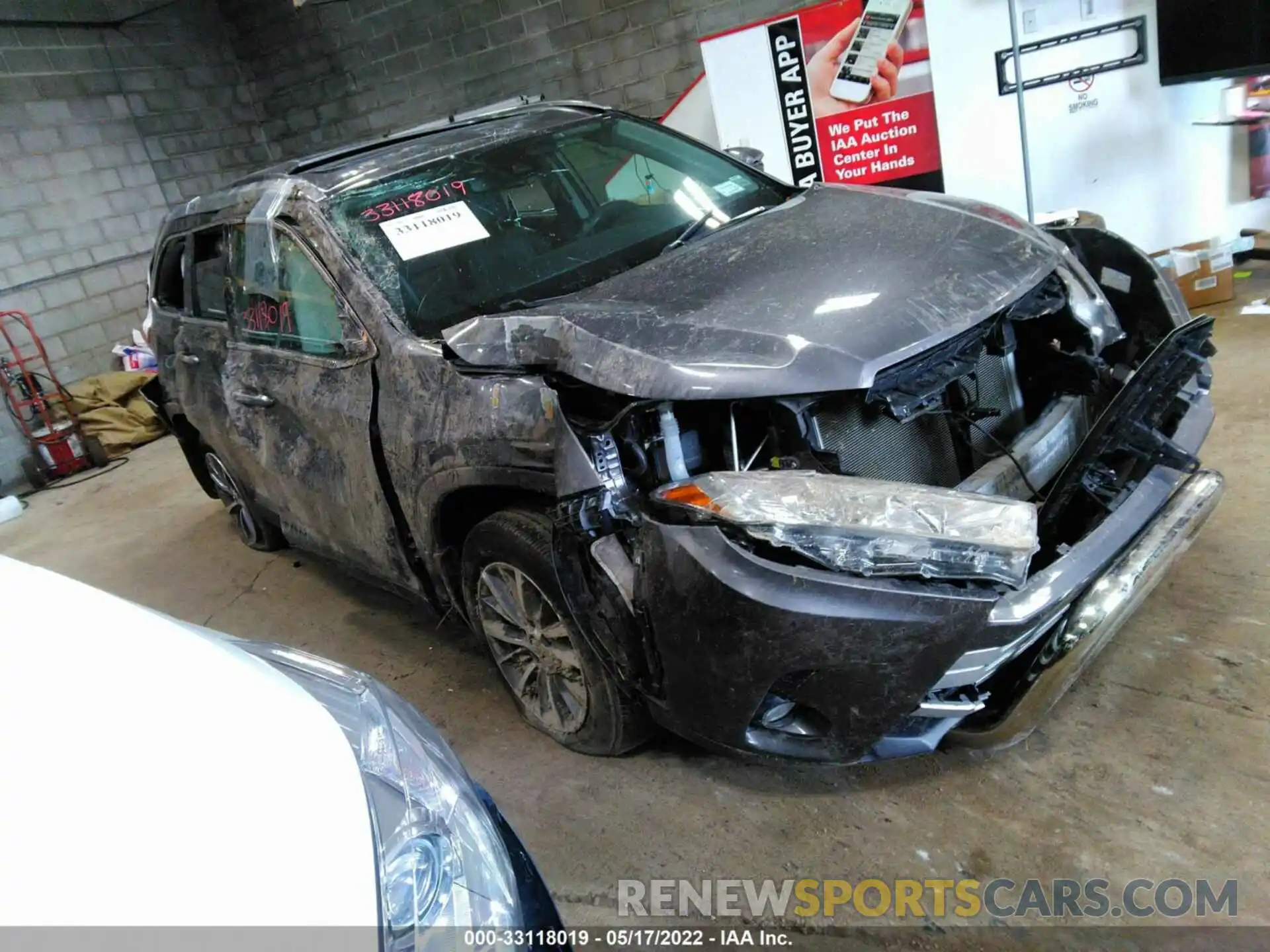 1 Photograph of a damaged car 5TDJZRFH5KS588294 TOYOTA HIGHLANDER 2019