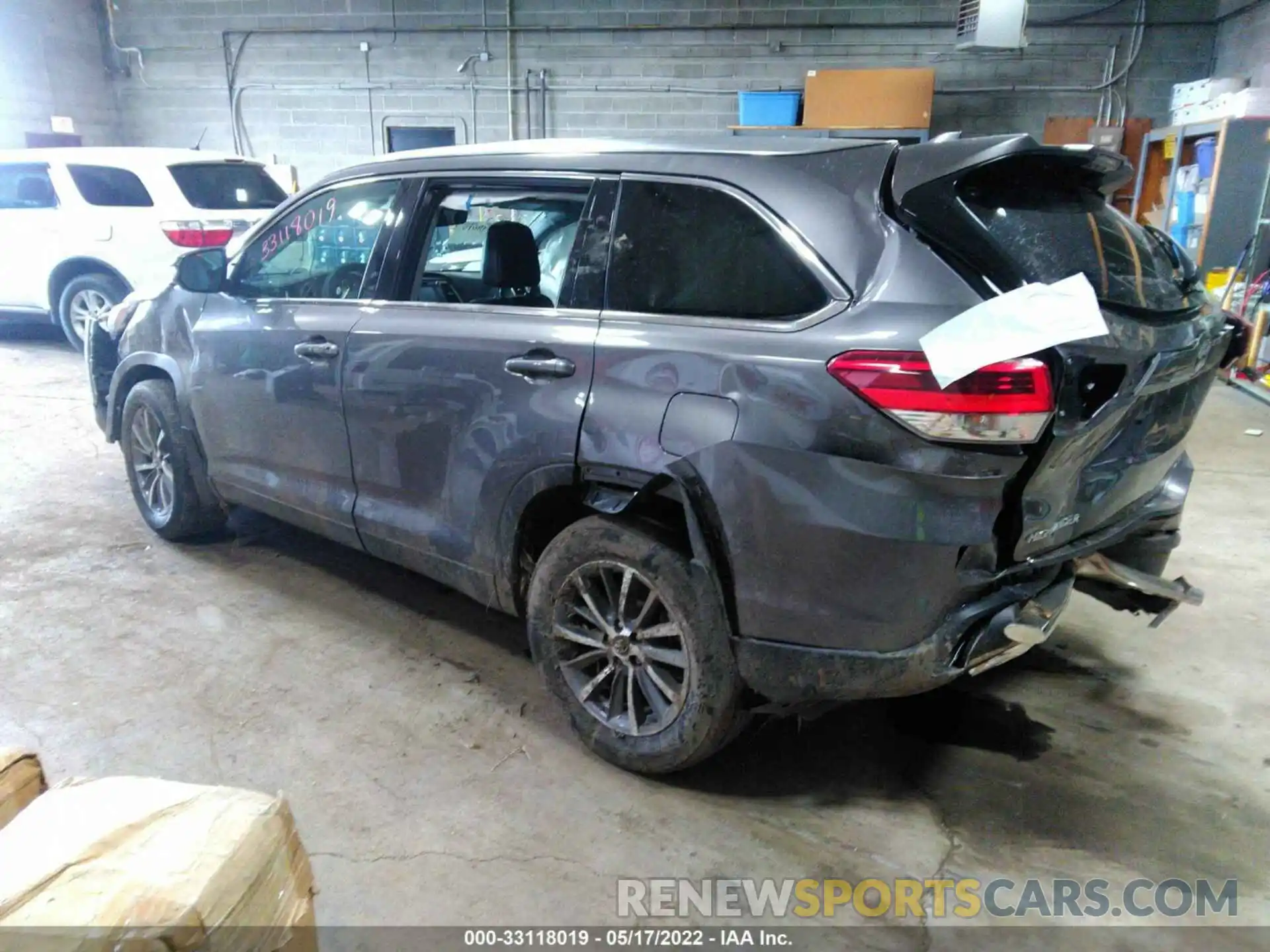 3 Photograph of a damaged car 5TDJZRFH5KS588294 TOYOTA HIGHLANDER 2019