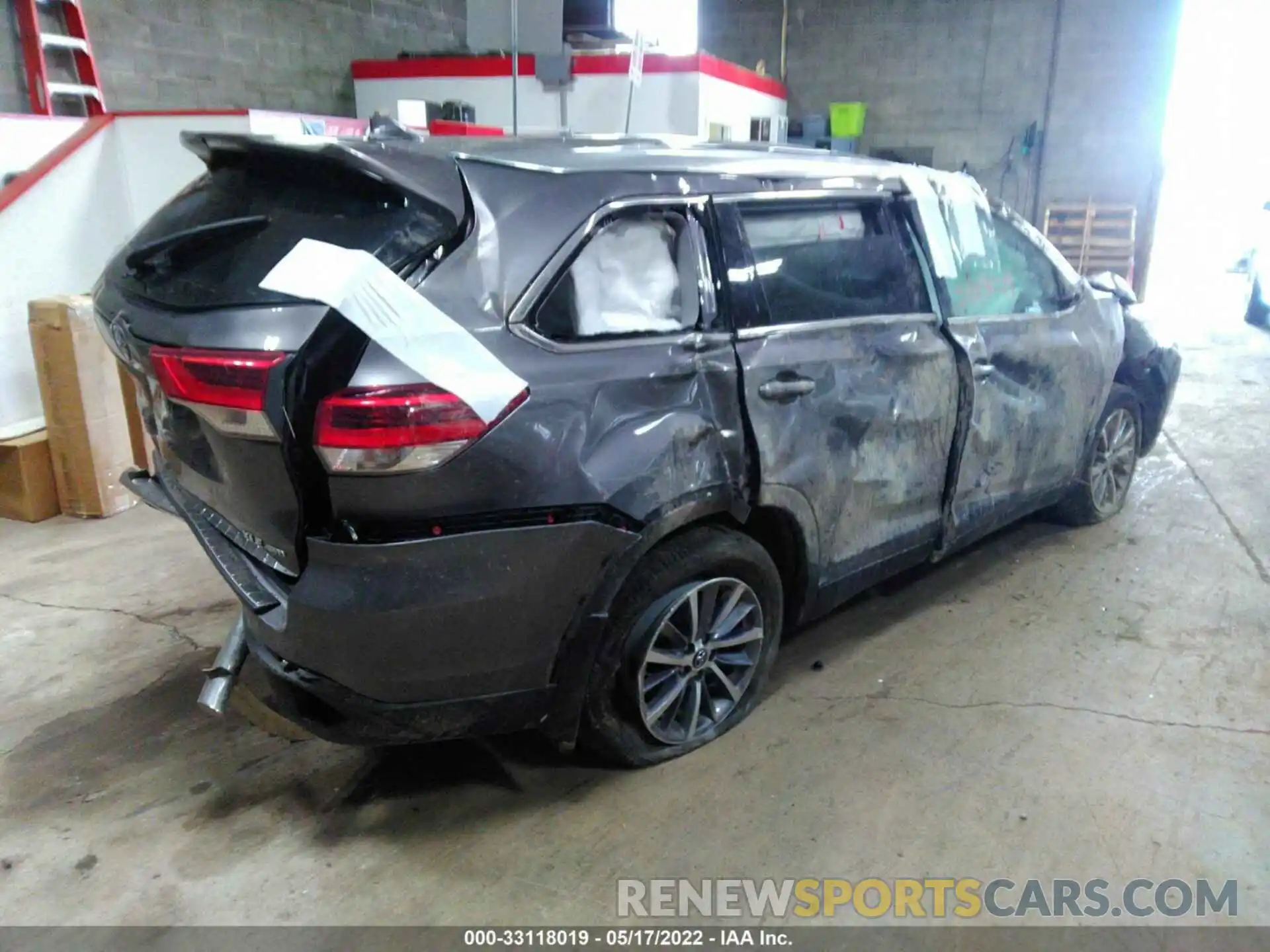 4 Photograph of a damaged car 5TDJZRFH5KS588294 TOYOTA HIGHLANDER 2019