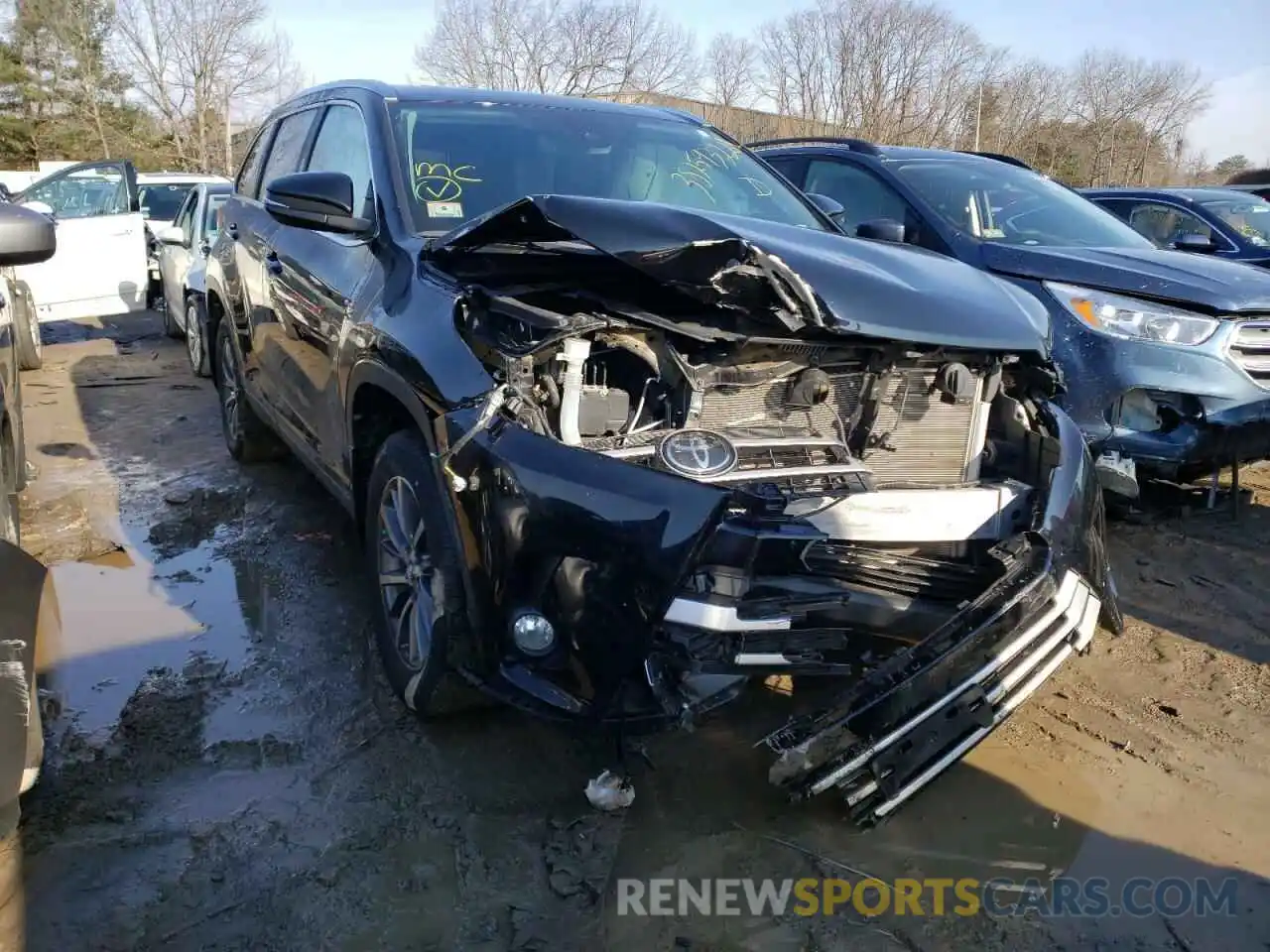 1 Photograph of a damaged car 5TDJZRFH5KS588649 TOYOTA HIGHLANDER 2019