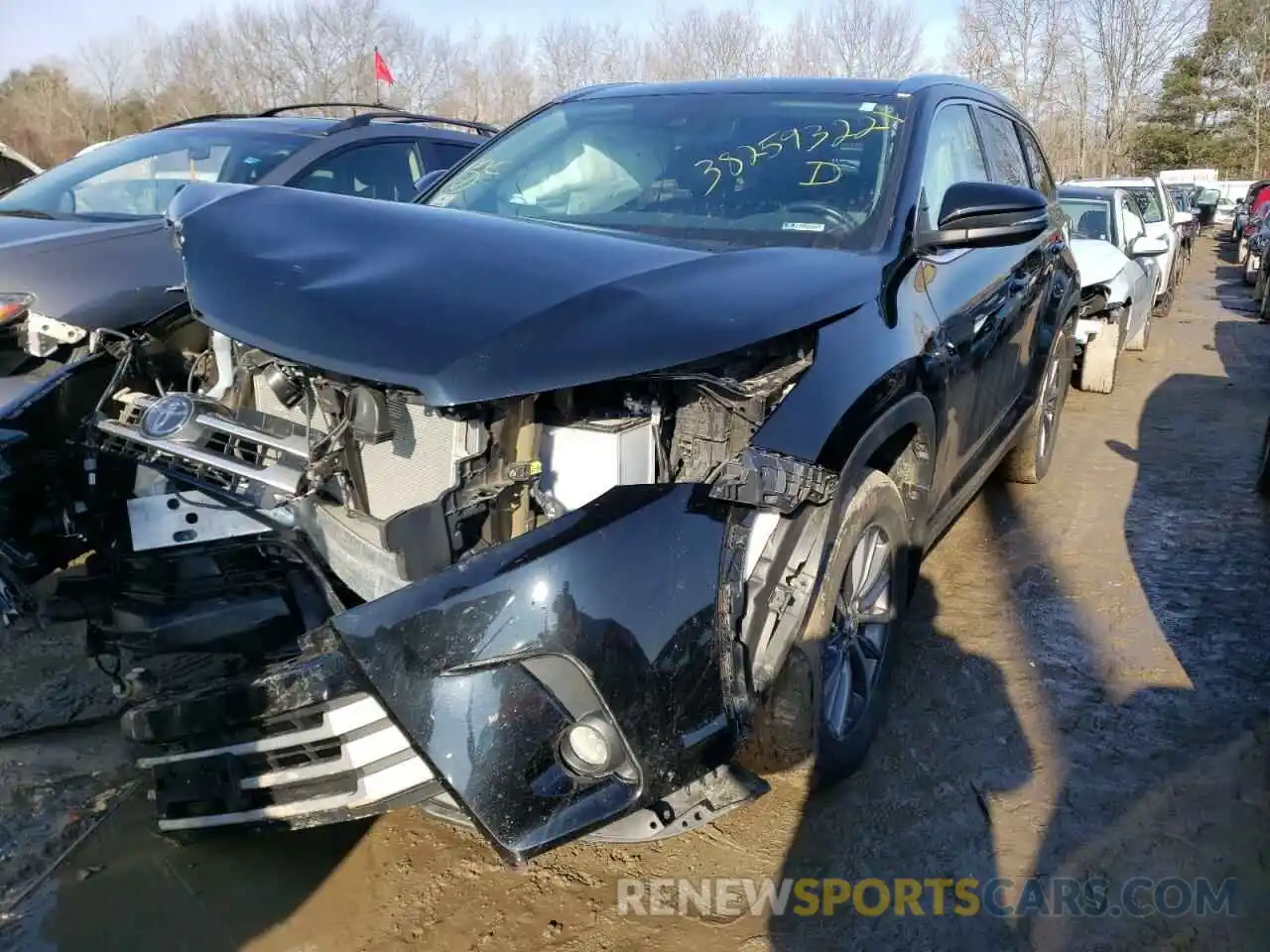 2 Photograph of a damaged car 5TDJZRFH5KS588649 TOYOTA HIGHLANDER 2019