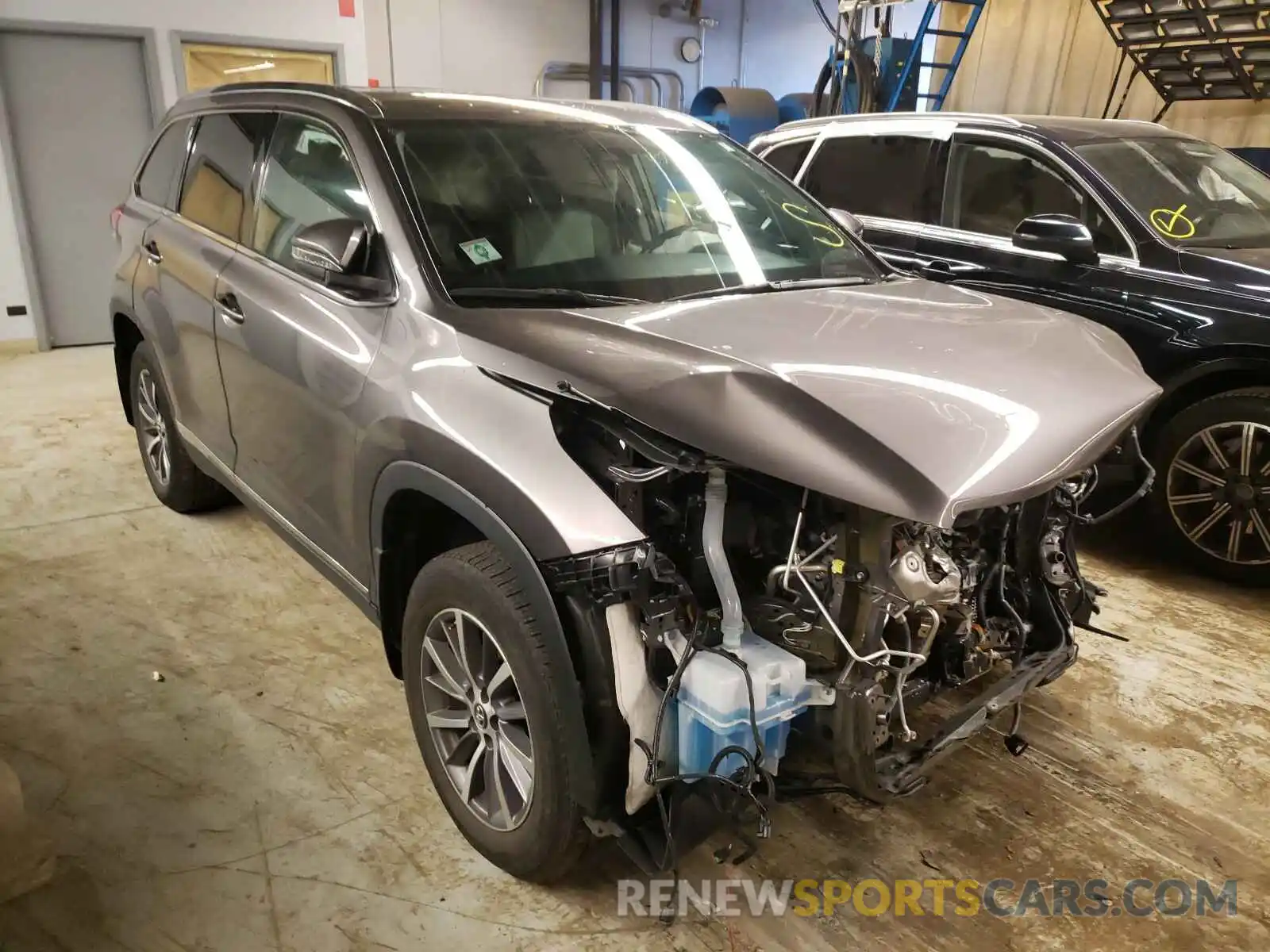 1 Photograph of a damaged car 5TDJZRFH5KS590837 TOYOTA HIGHLANDER 2019